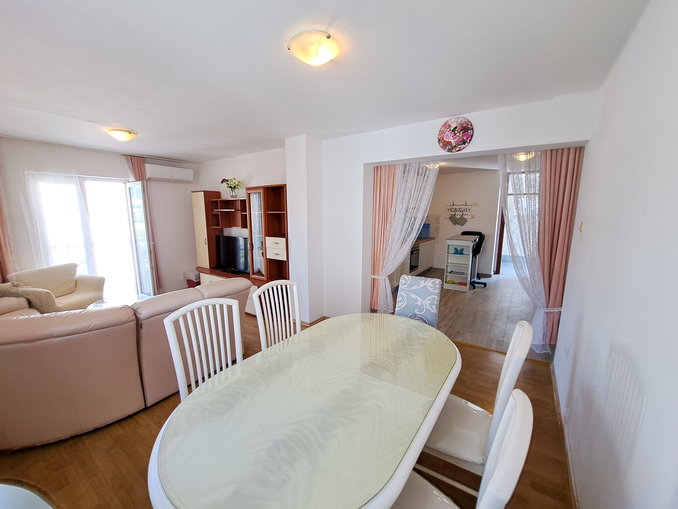 Apartments Mile 94611-A1