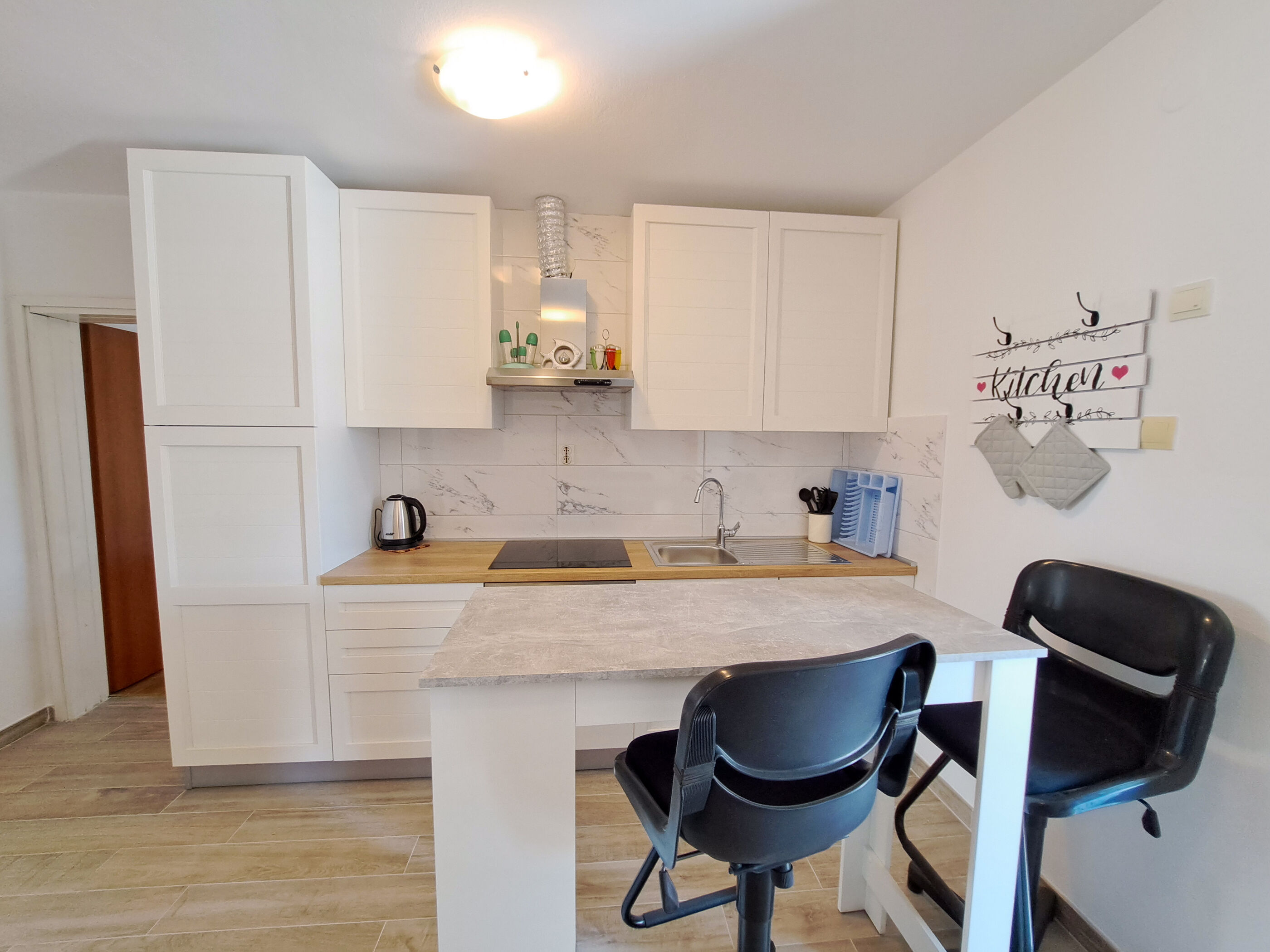 Apartments Mile 94611-A1