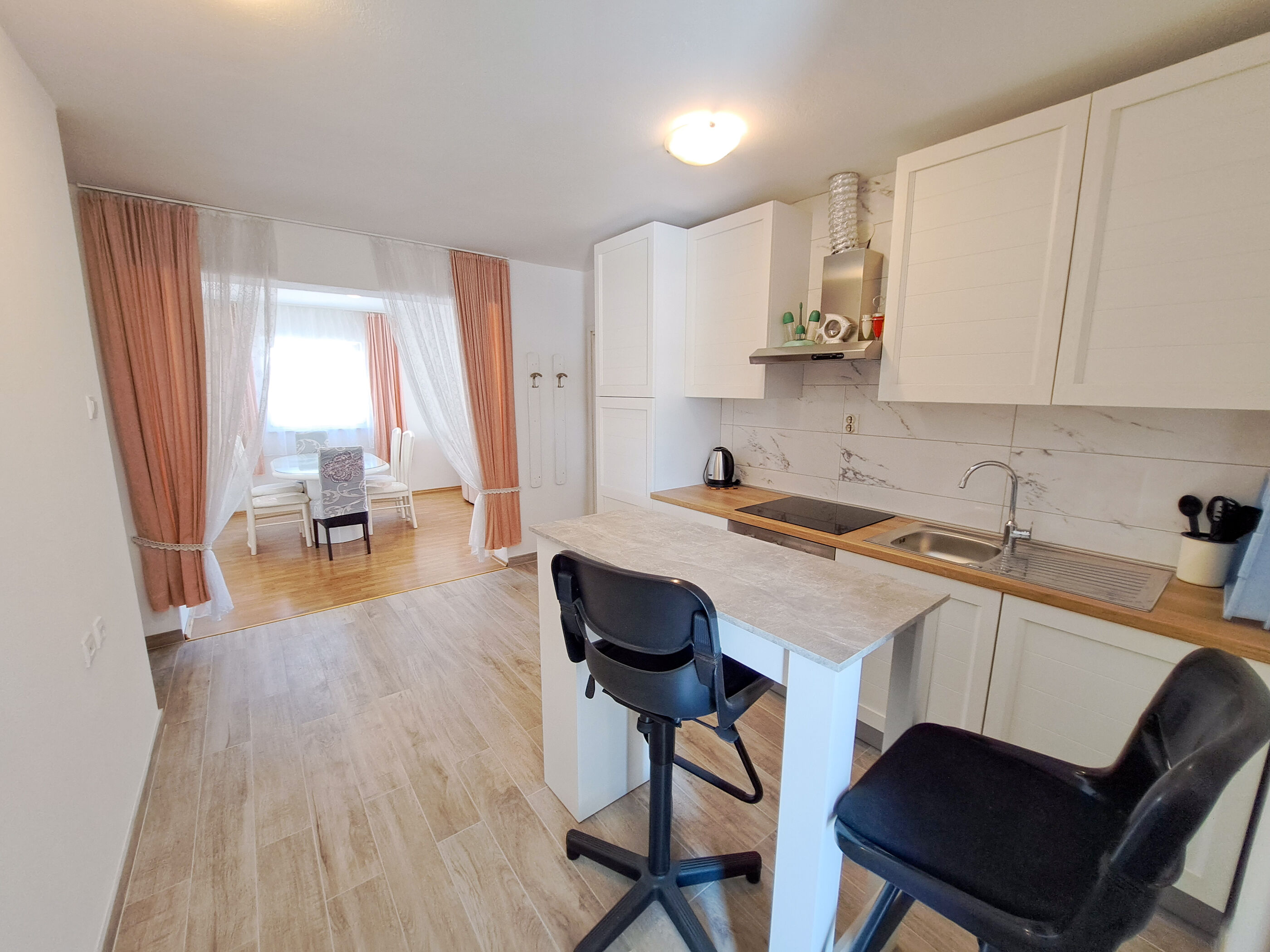 Apartments Mile 94611-A1