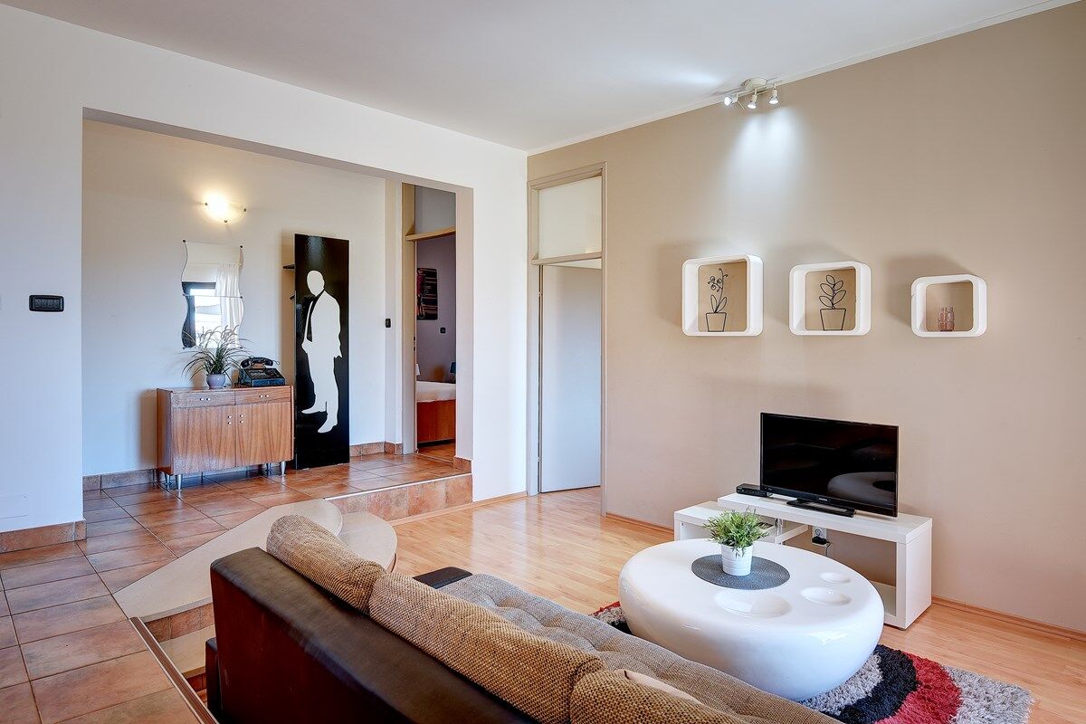 House Olivija 74262-A1
