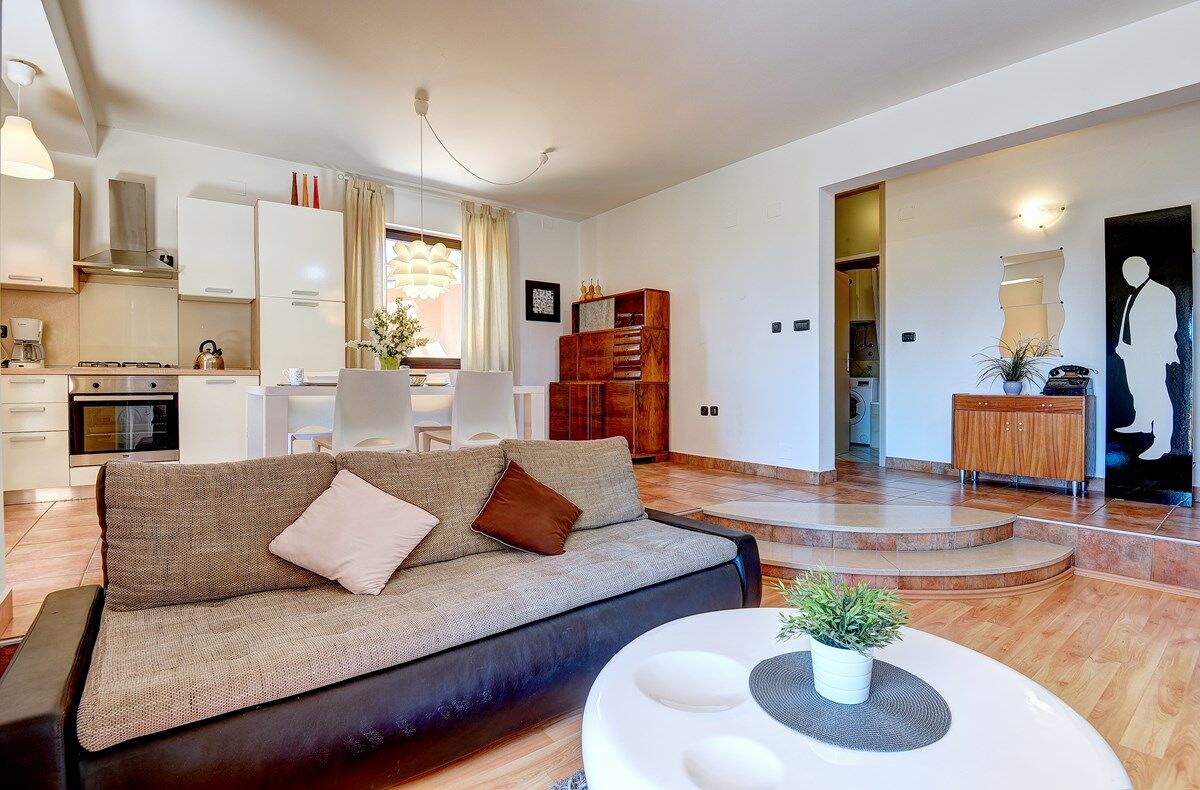 House Olivija 74262-A1