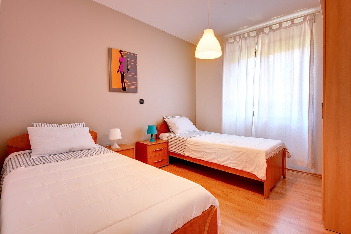 House Olivija 74262-A1