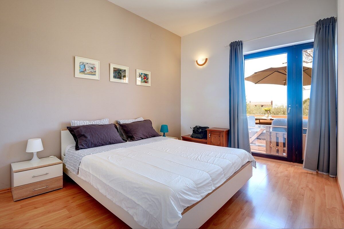 House Olivija 74262-A1