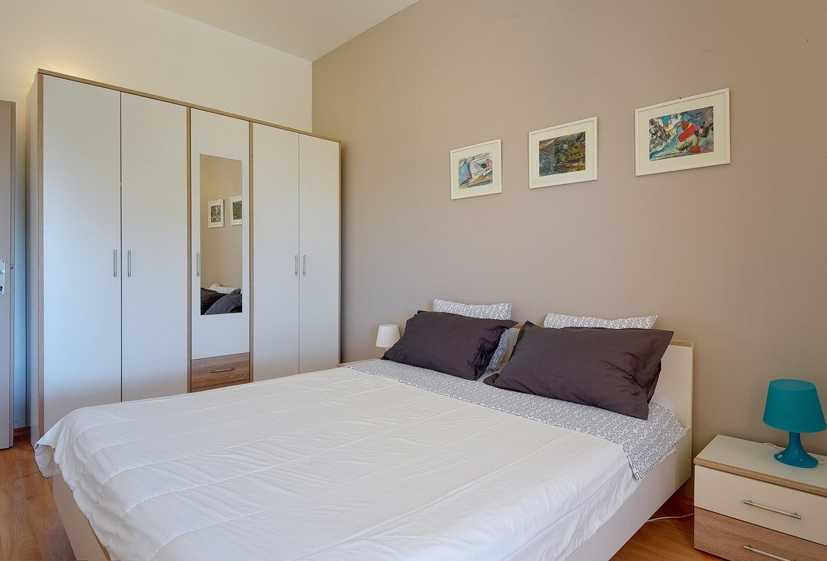 House Olivija 74262-A1