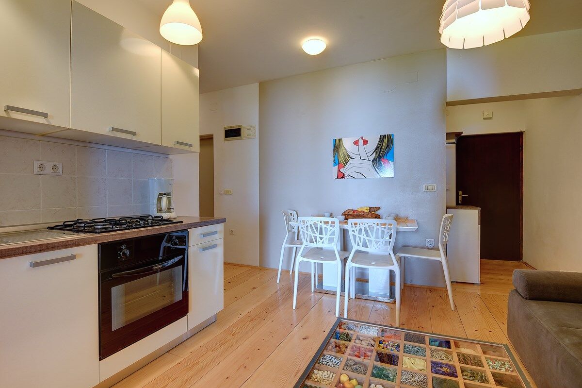 House Olivija 74262-A2