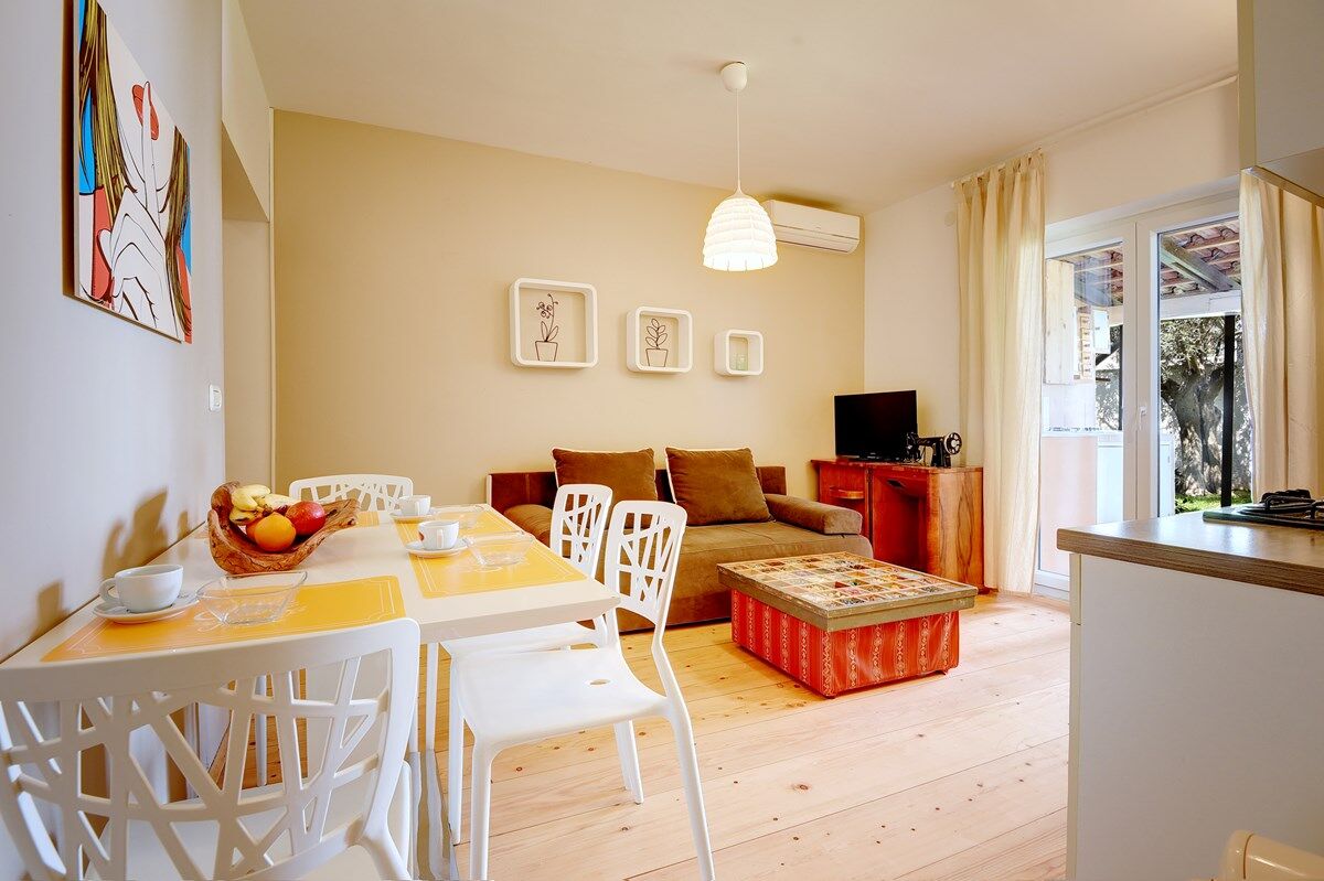 House Olivija 74262-A2