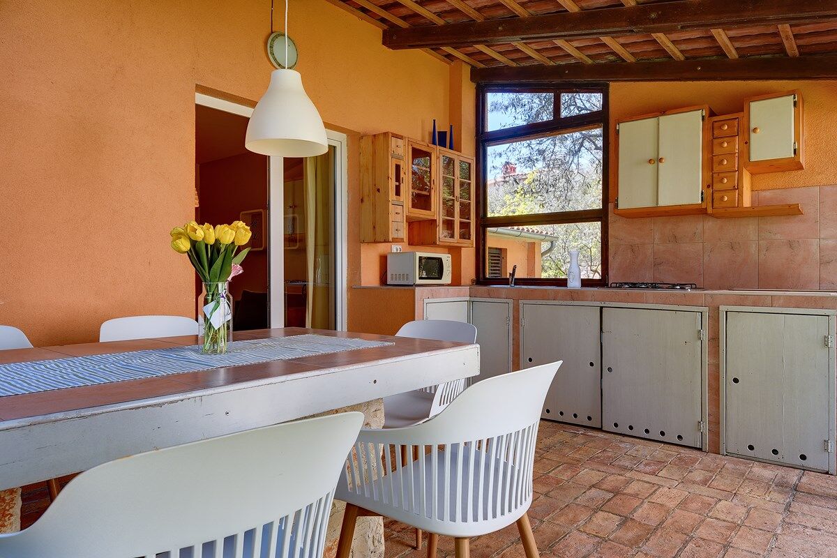 House Olivija 74262-A2