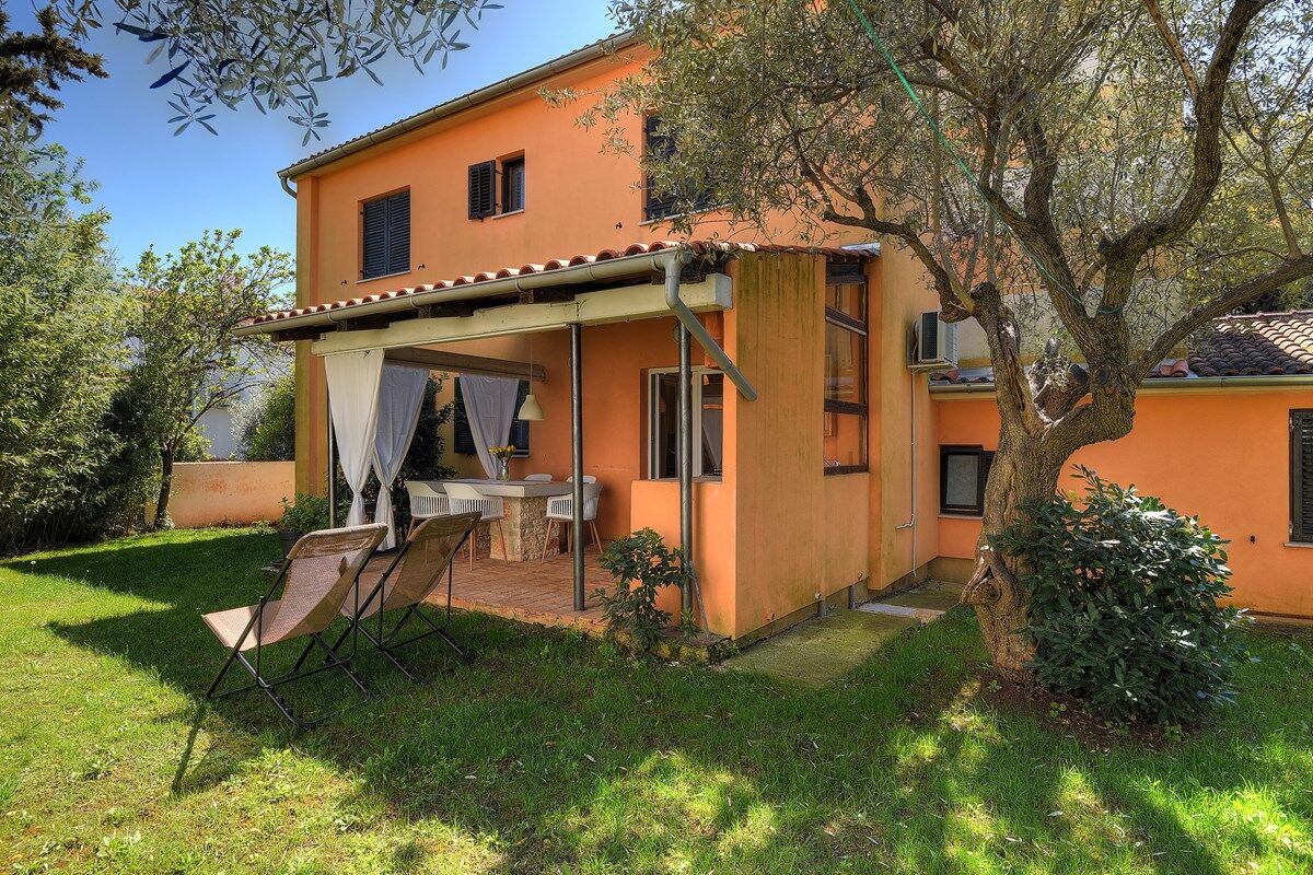 House Olivija 74262-A2