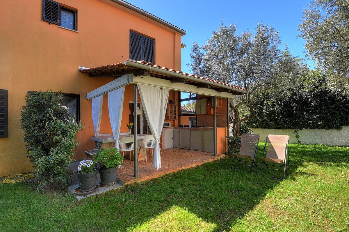 House Olivija 74262-A2