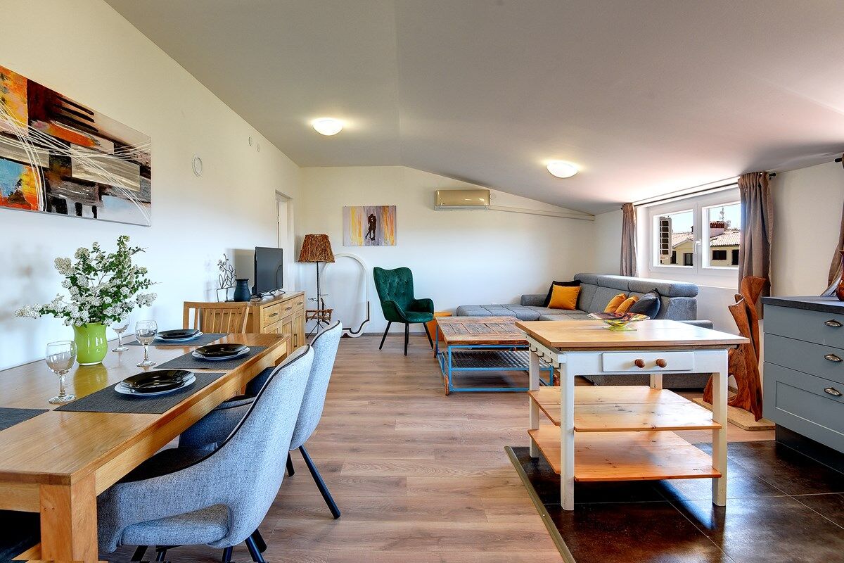 House Olivija 74262-A3