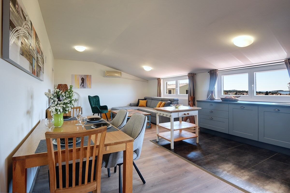 House Olivija 74262-A3