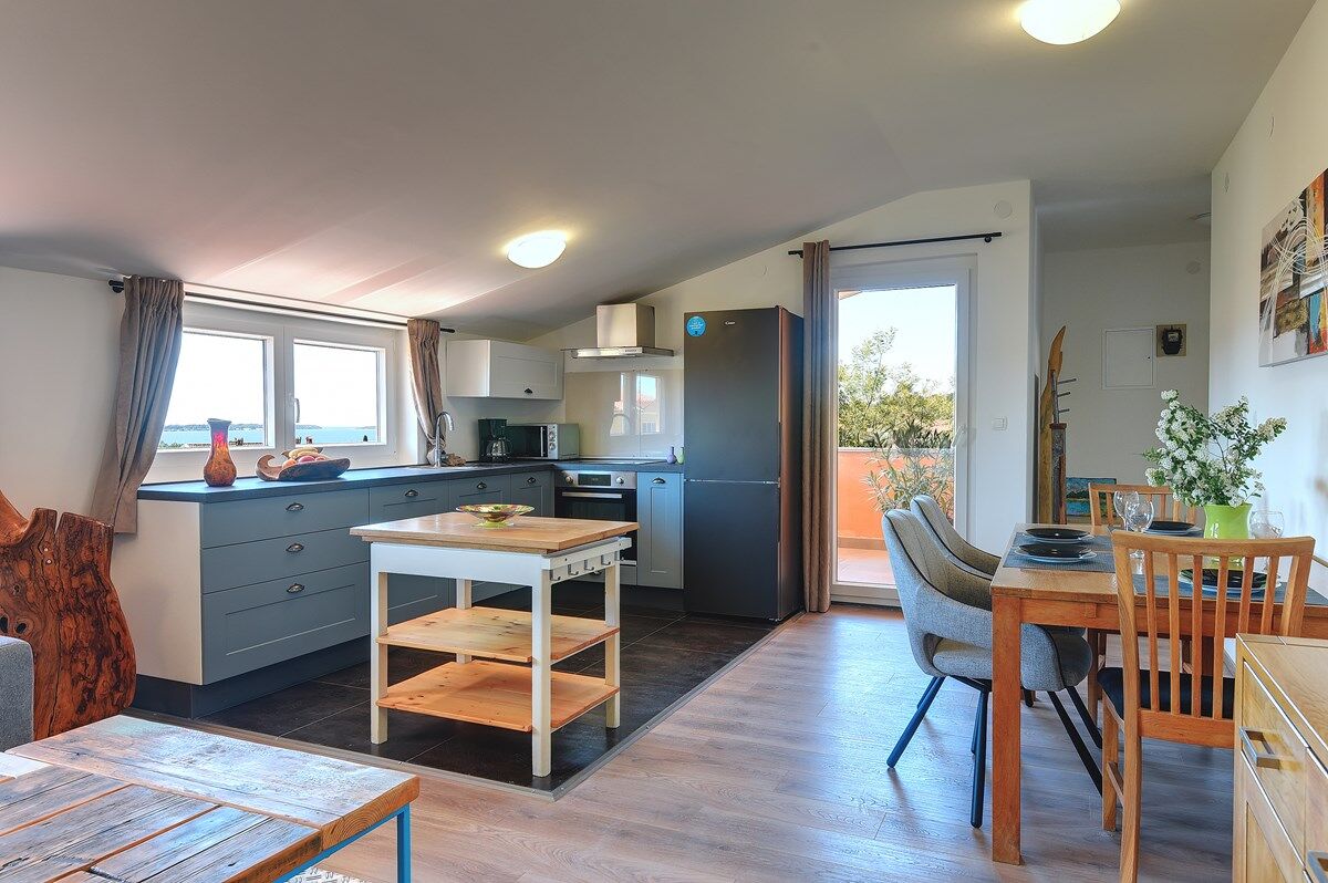 House Olivija 74262-A3