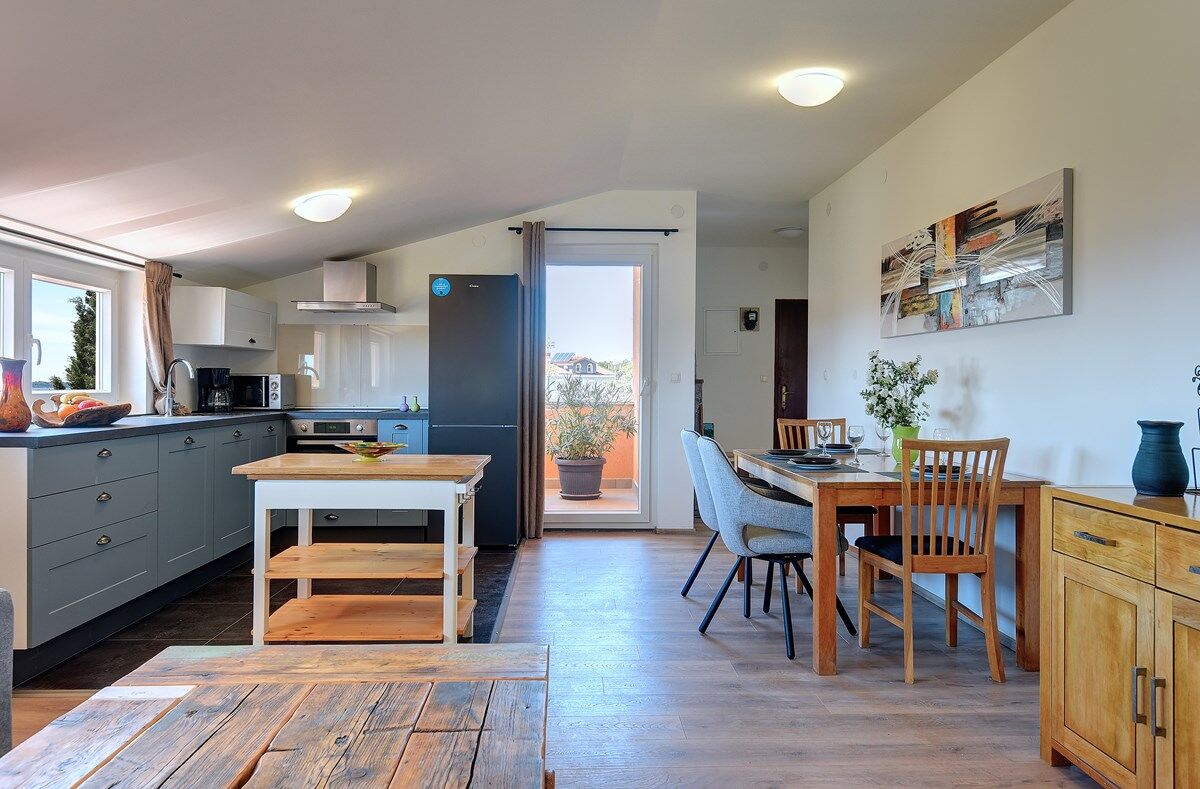House Olivija 74262-A3