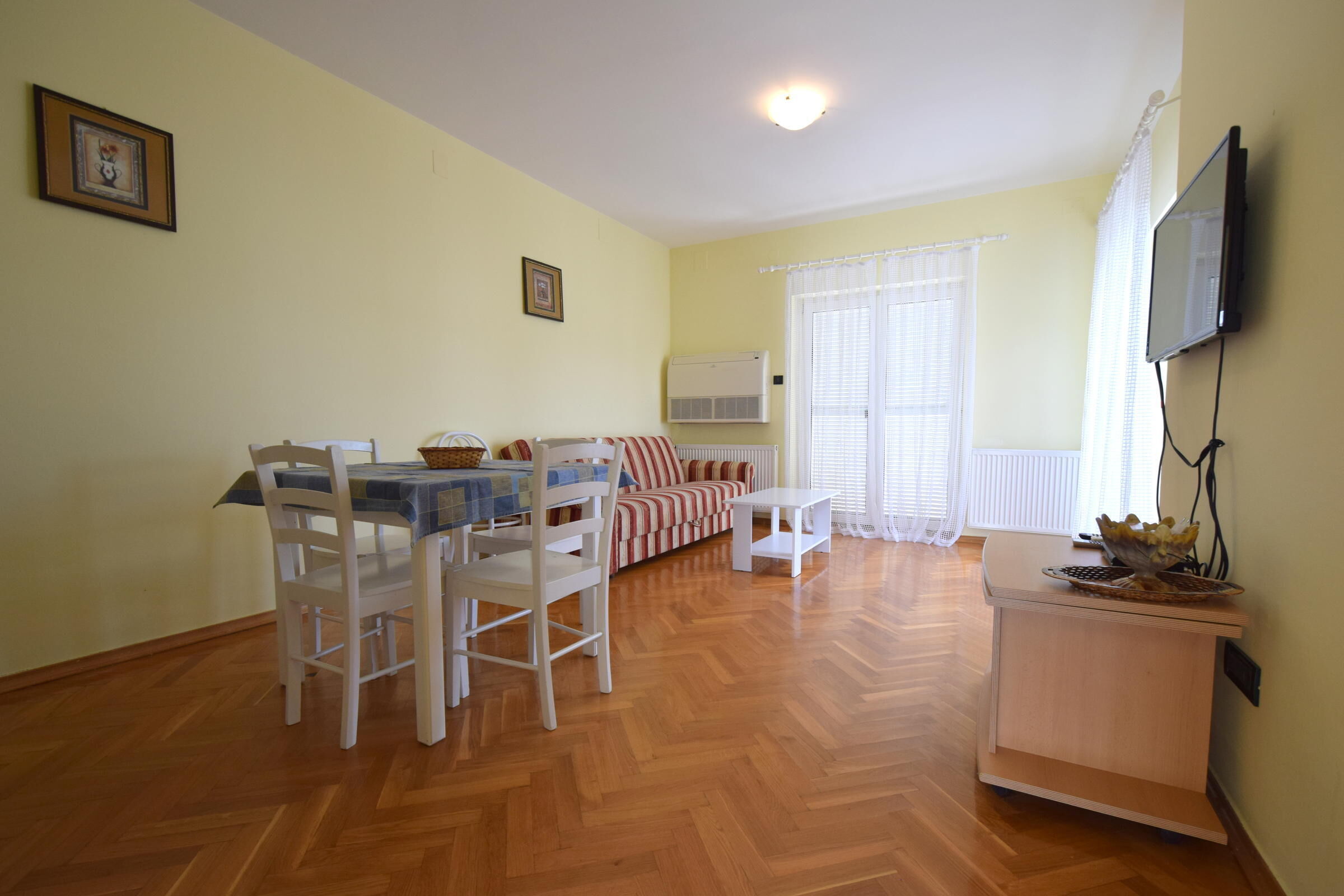 Apartments Luka 62148-A2