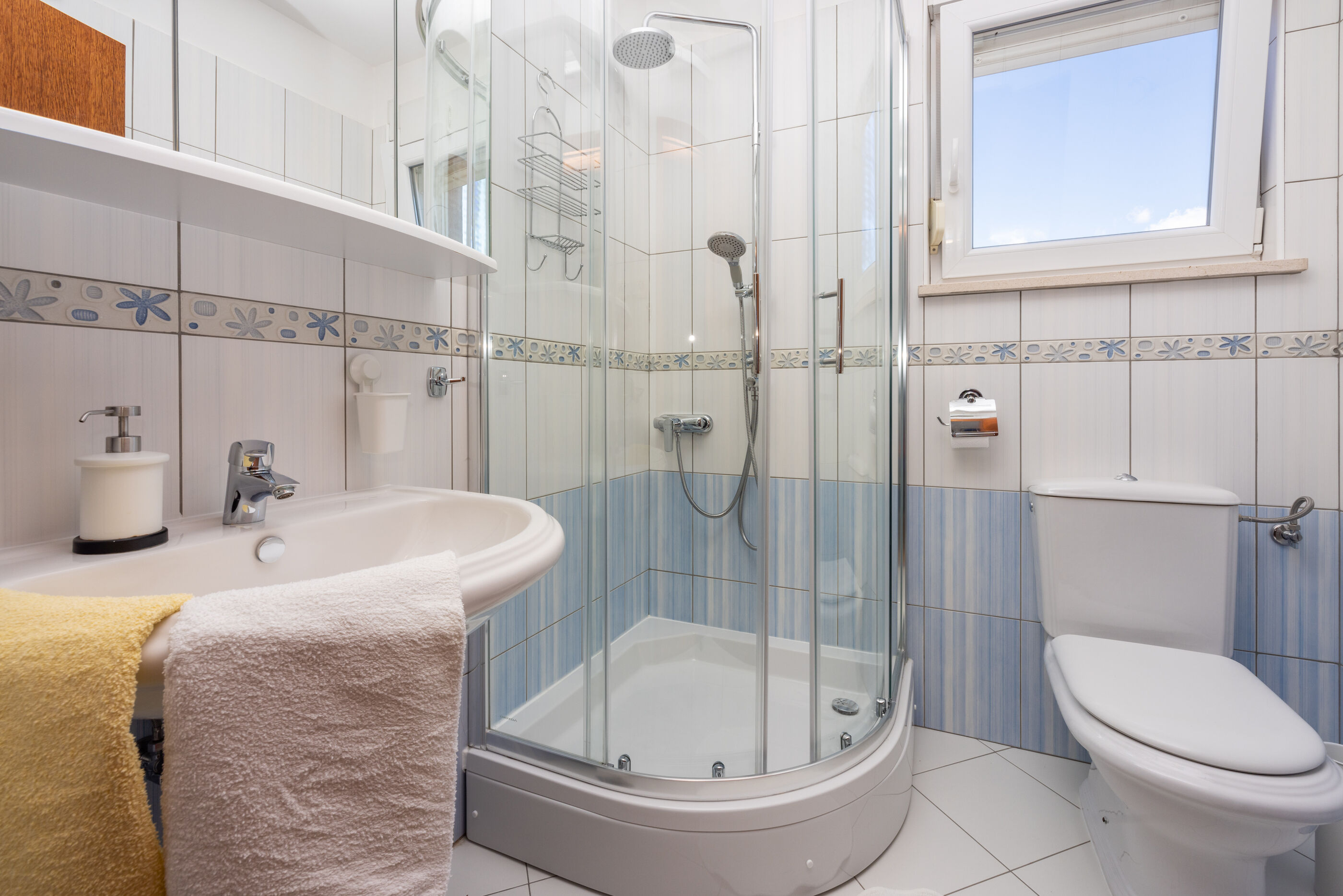 Apartments Robić 62571-A1