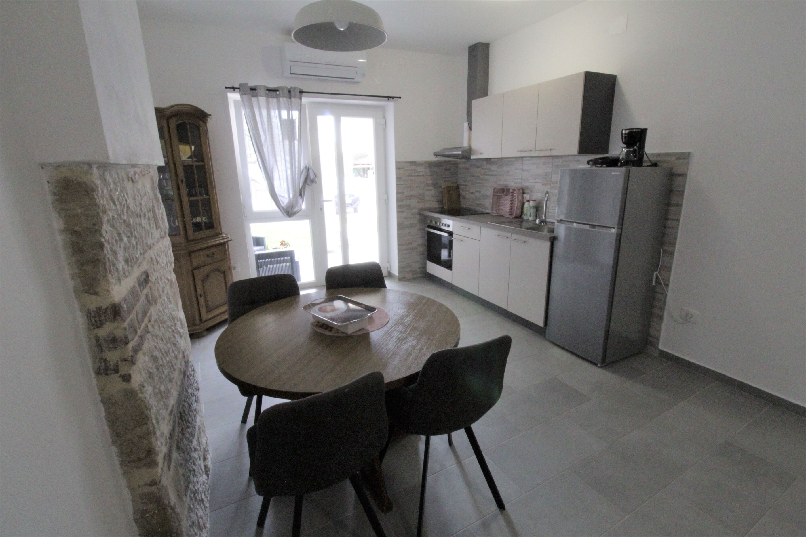 Apartments Sabrina 90328-A2