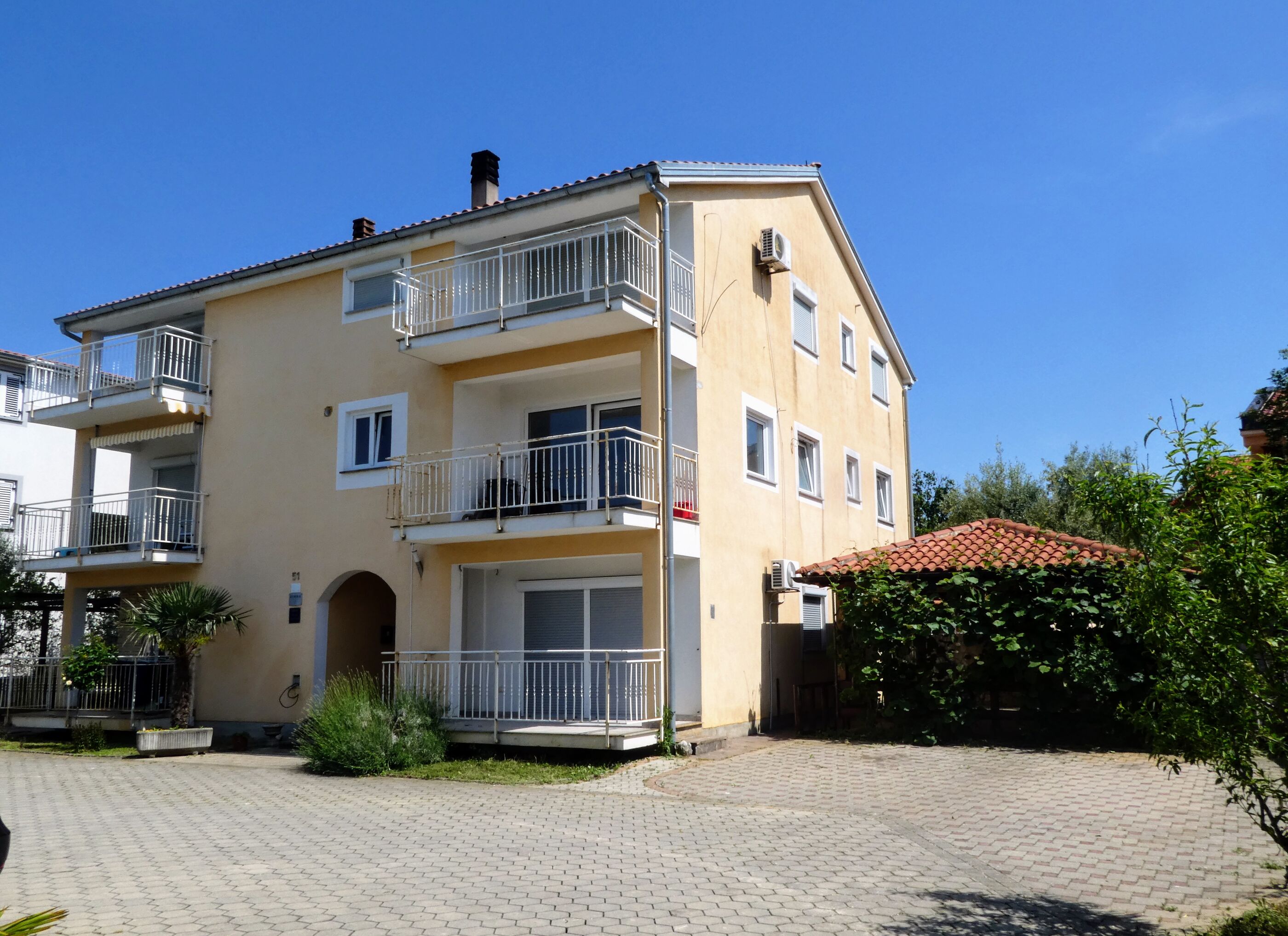 Apartment Dado 49856-A1