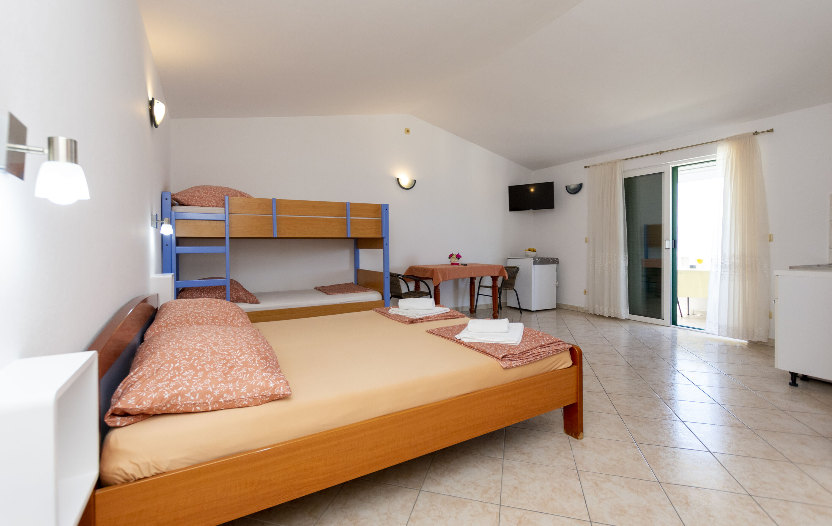 Apartments and Room Jure 93691-A3
