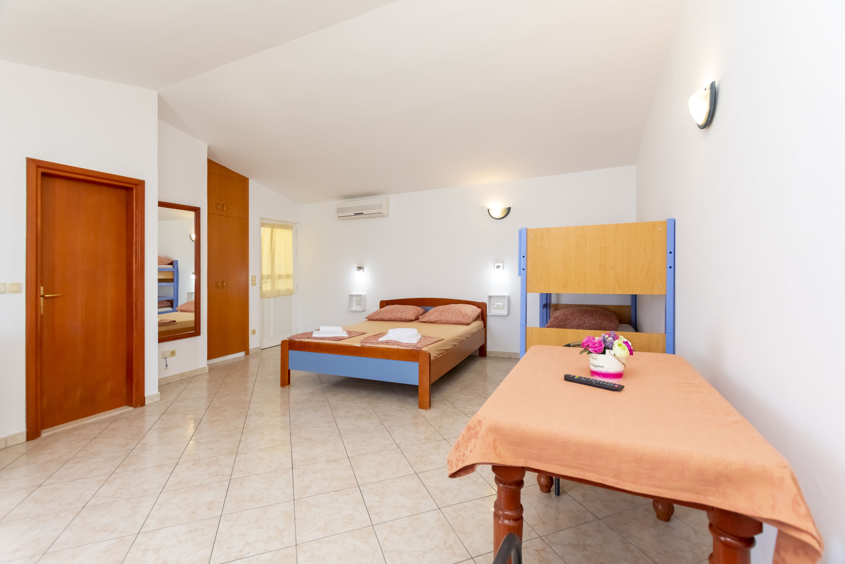 Apartments and Room Jure 93691-A3