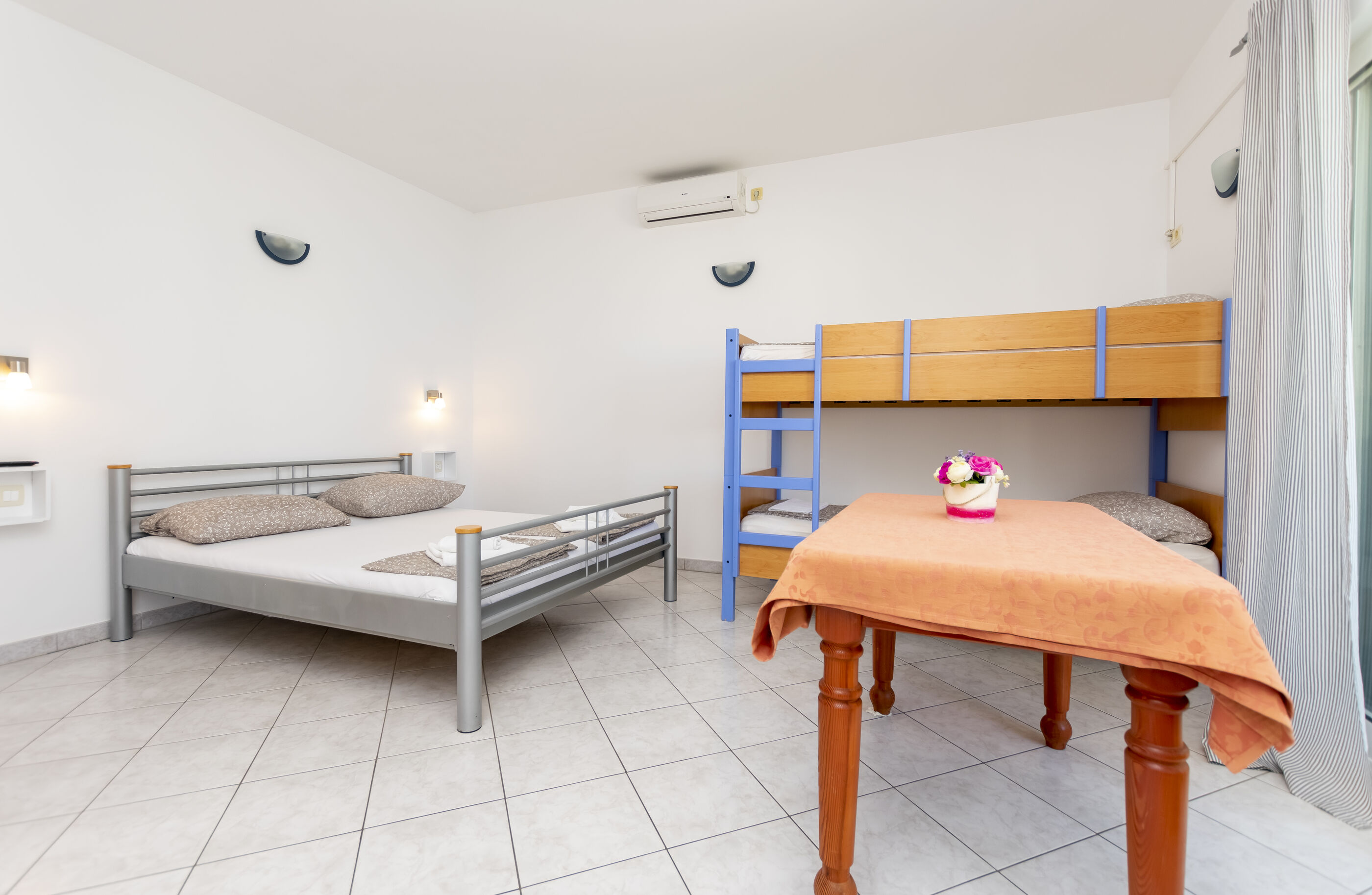 Apartments and Room Jure 93691-A4