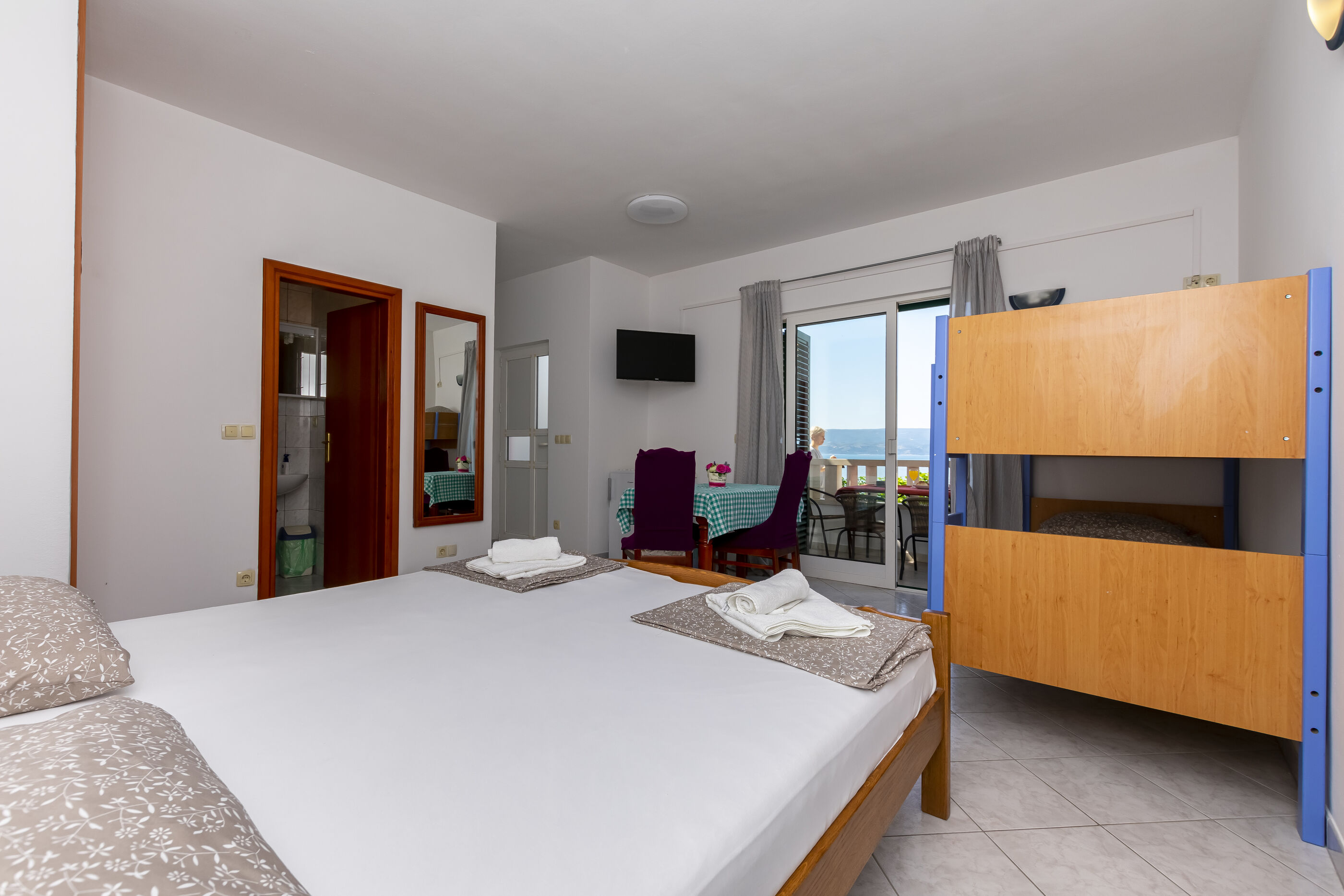 Apartments and Room Jure 93691-A2