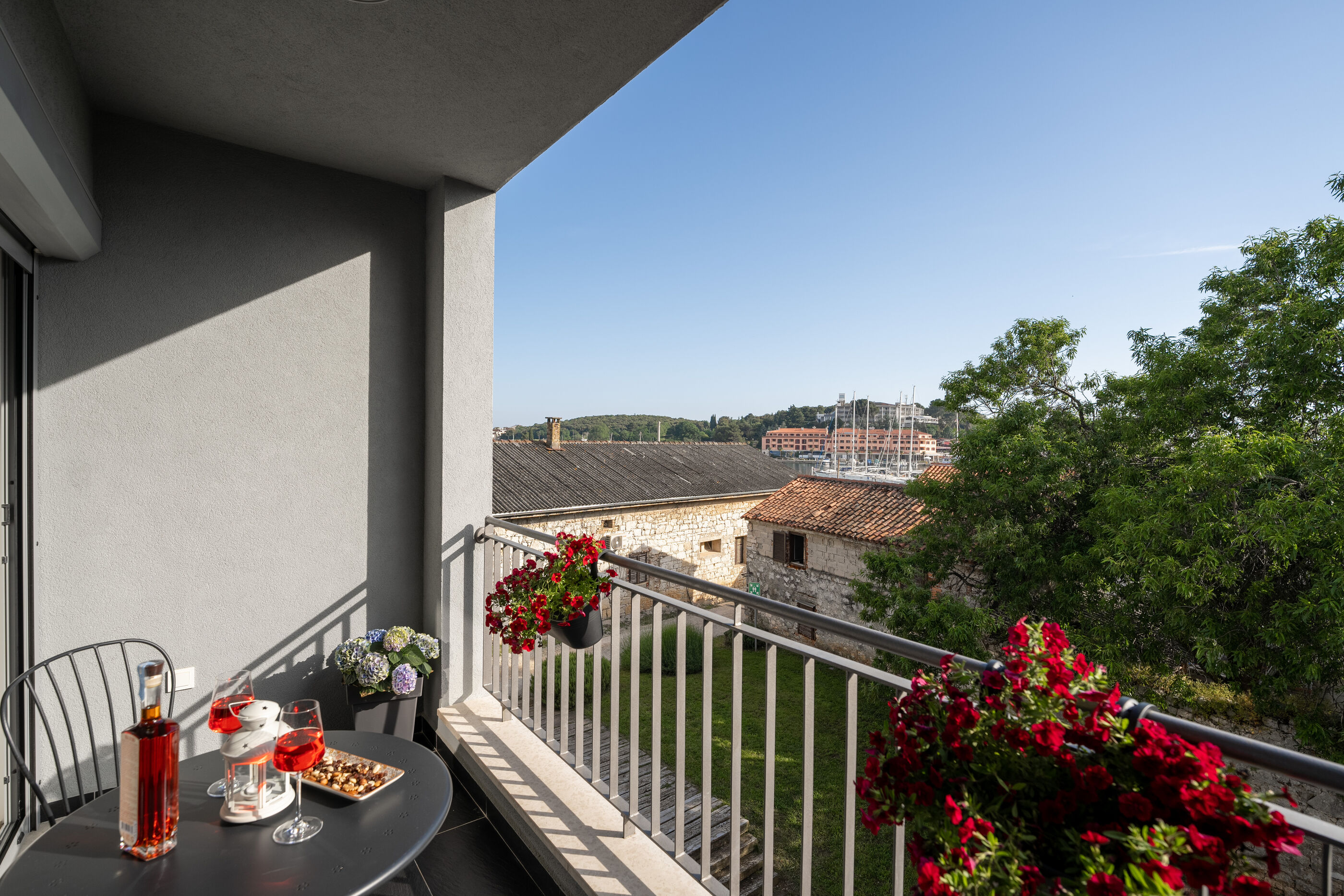 Apartment Kata Premium 94903-A1