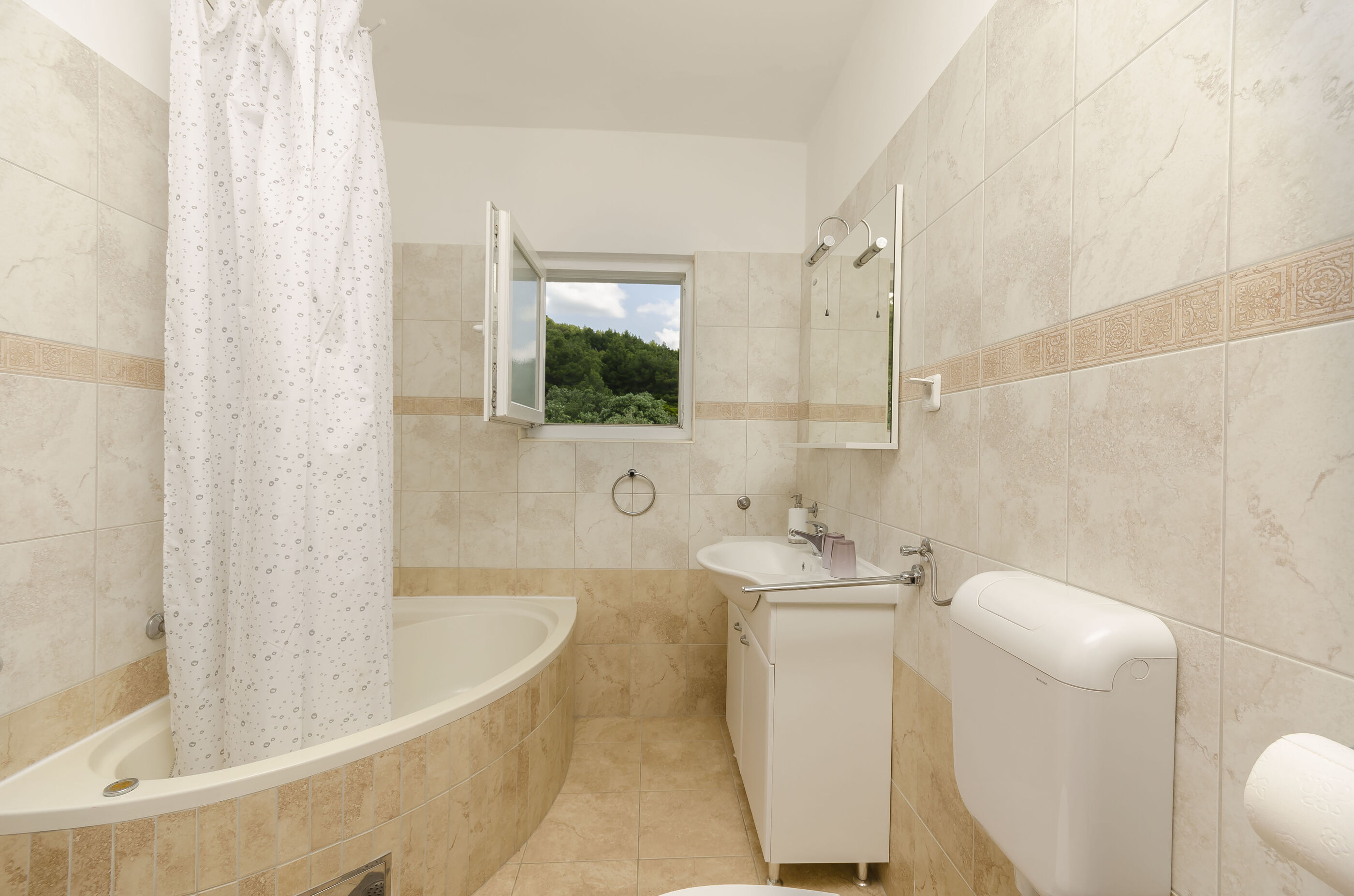 Apartment Blumen Garten 73001-A1
