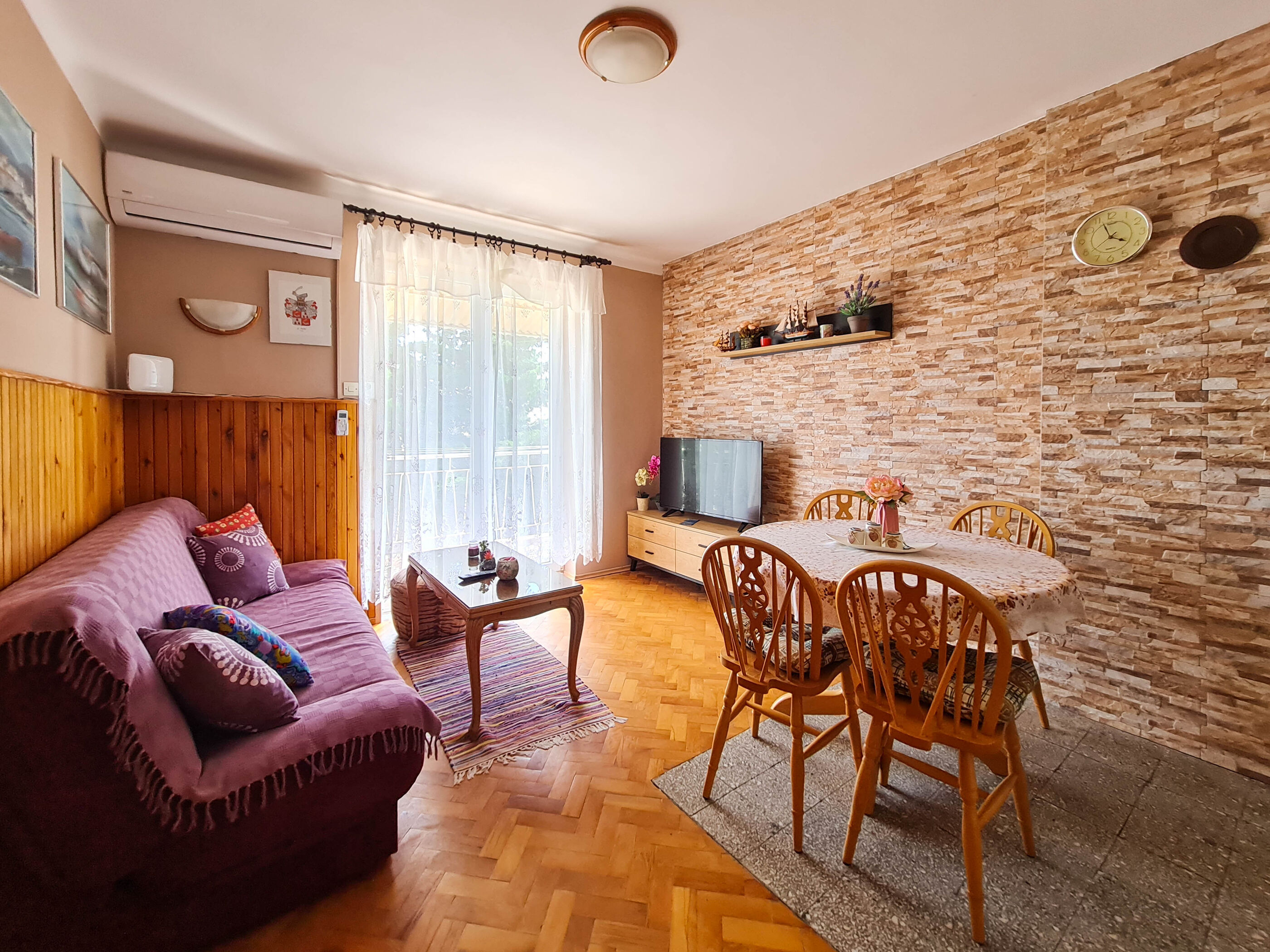 Apartment Roses 83121-A1