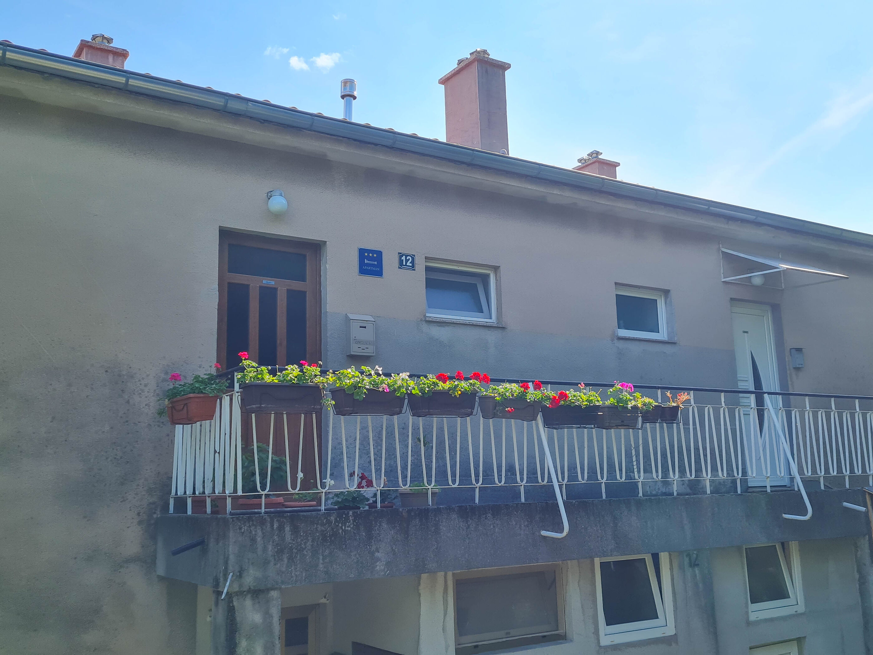 Apartment Roses 83121-A1