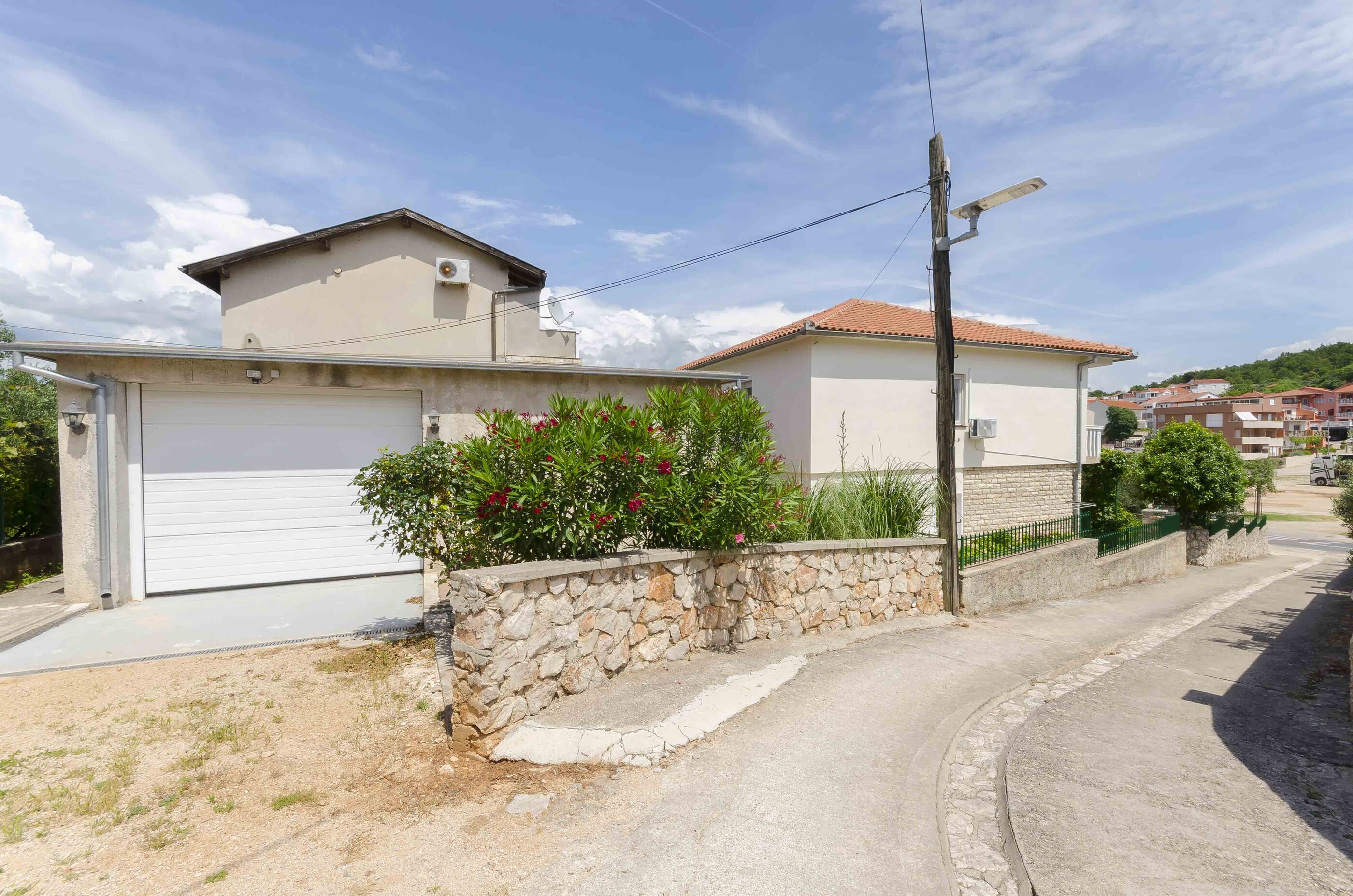Apartments Emmeline 95621-A1
