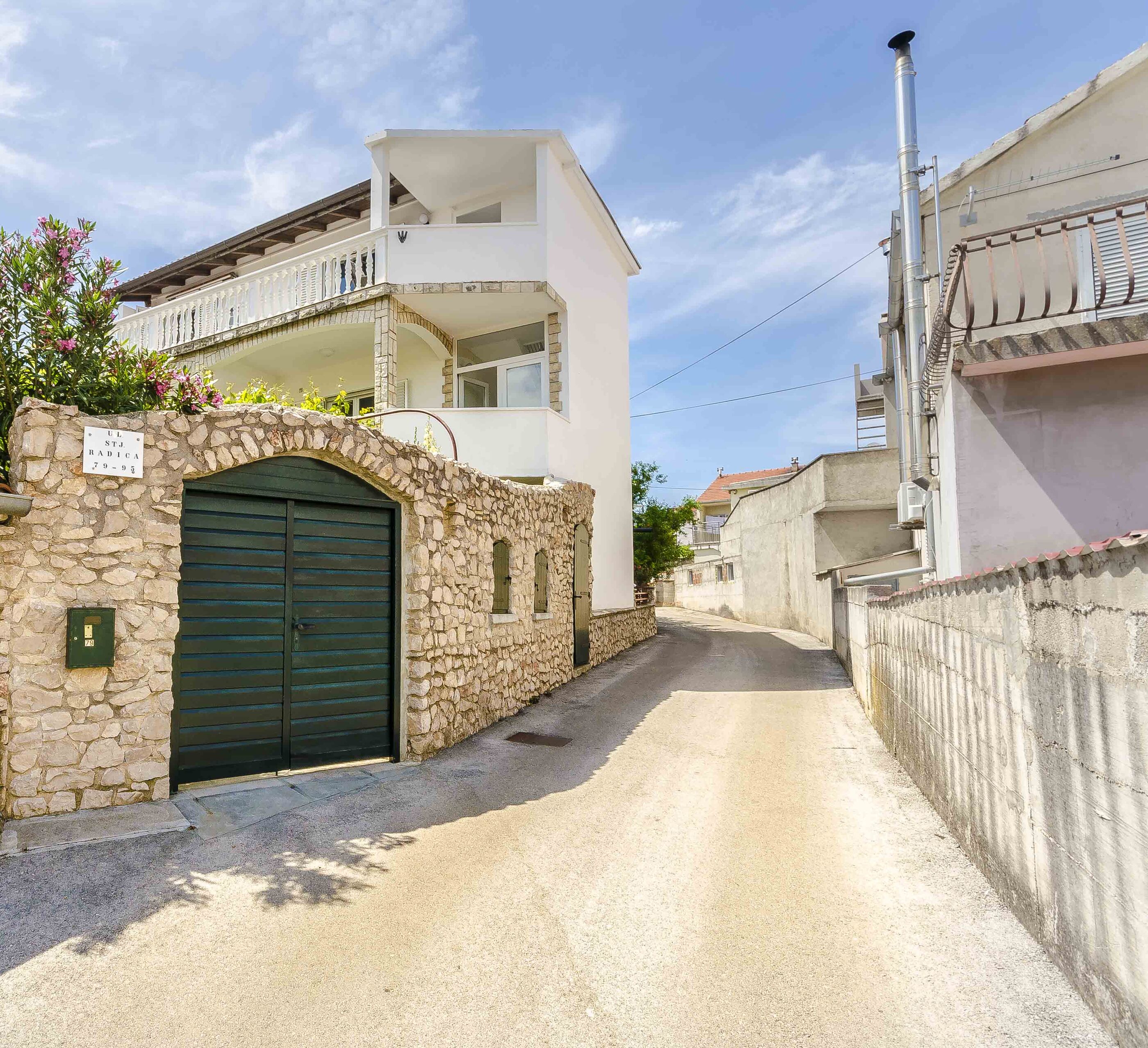 Apartments Emmeline 95621-A1