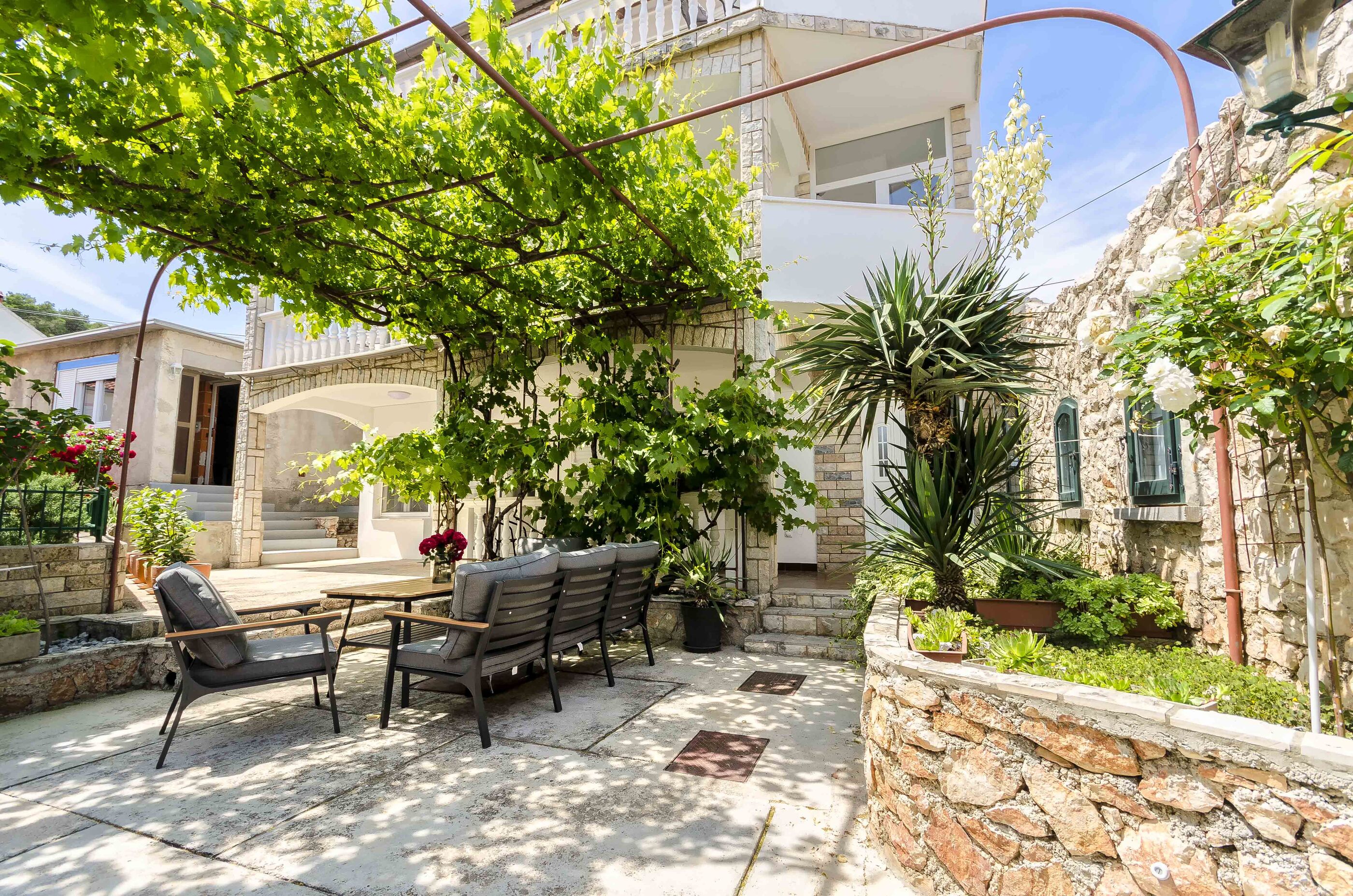 Apartments Emmeline 95621-A1