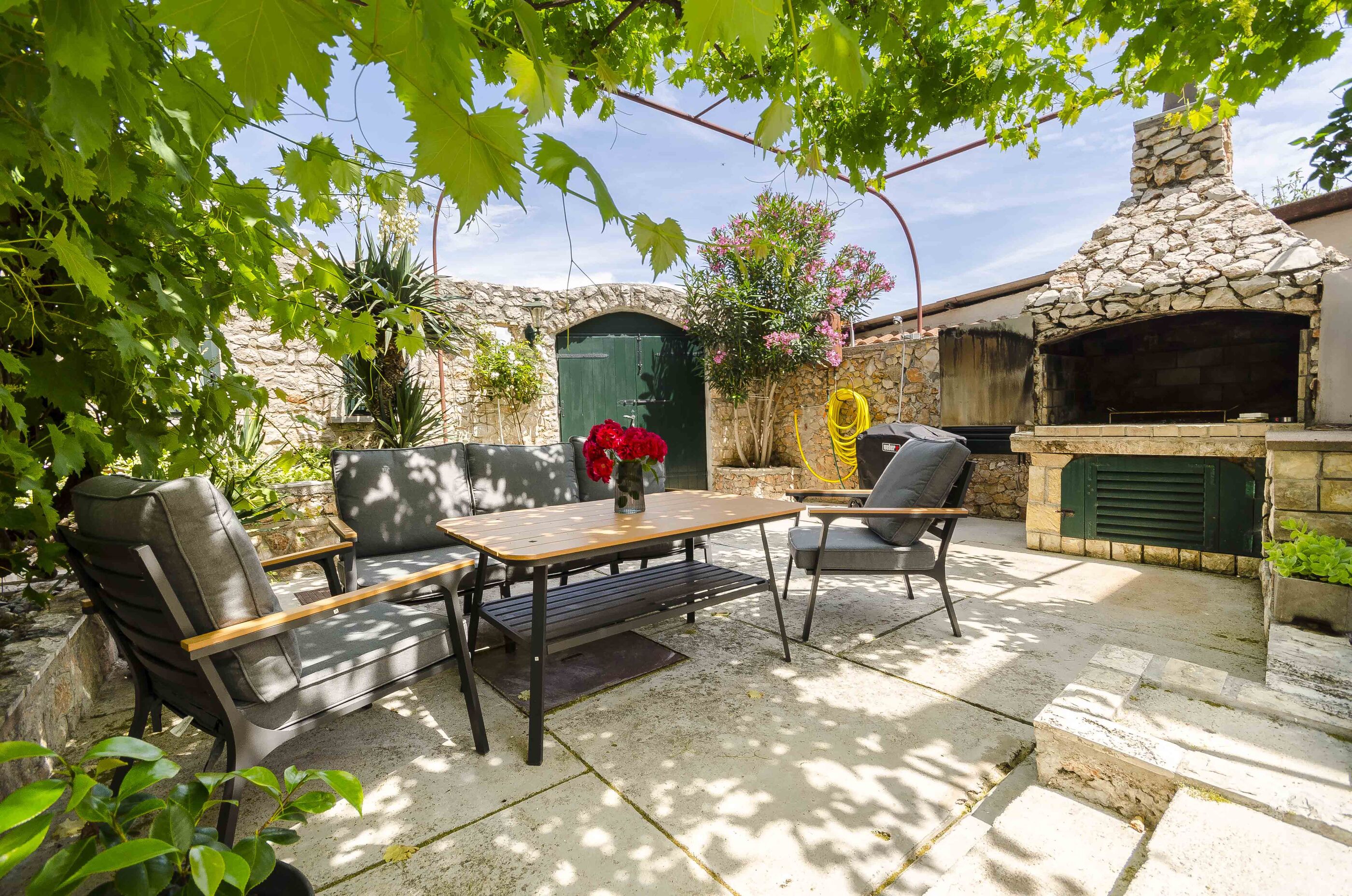 Apartments Emmeline 95621-A1