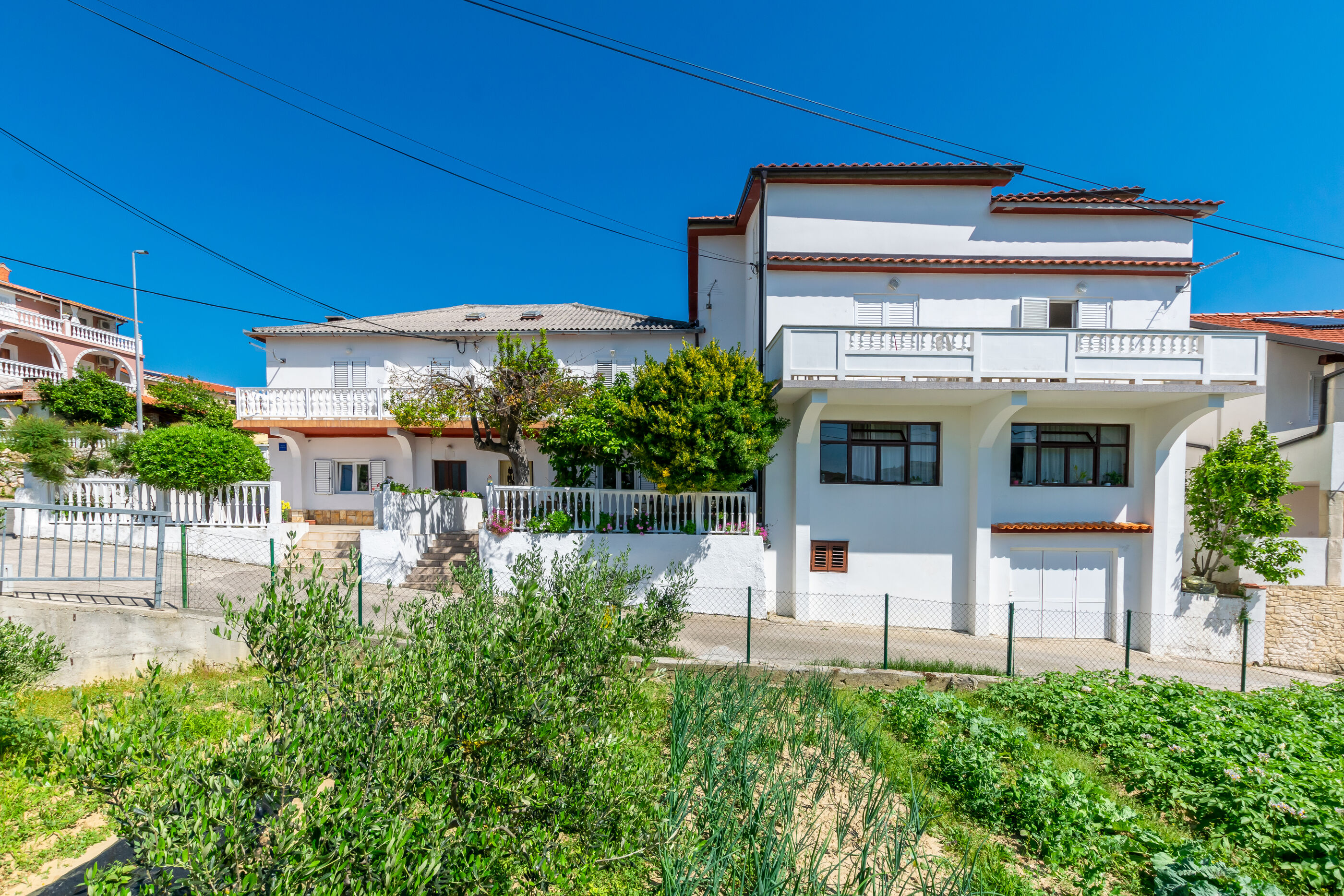 Apartments D. MATAHLIJA Accommodation in Rab
