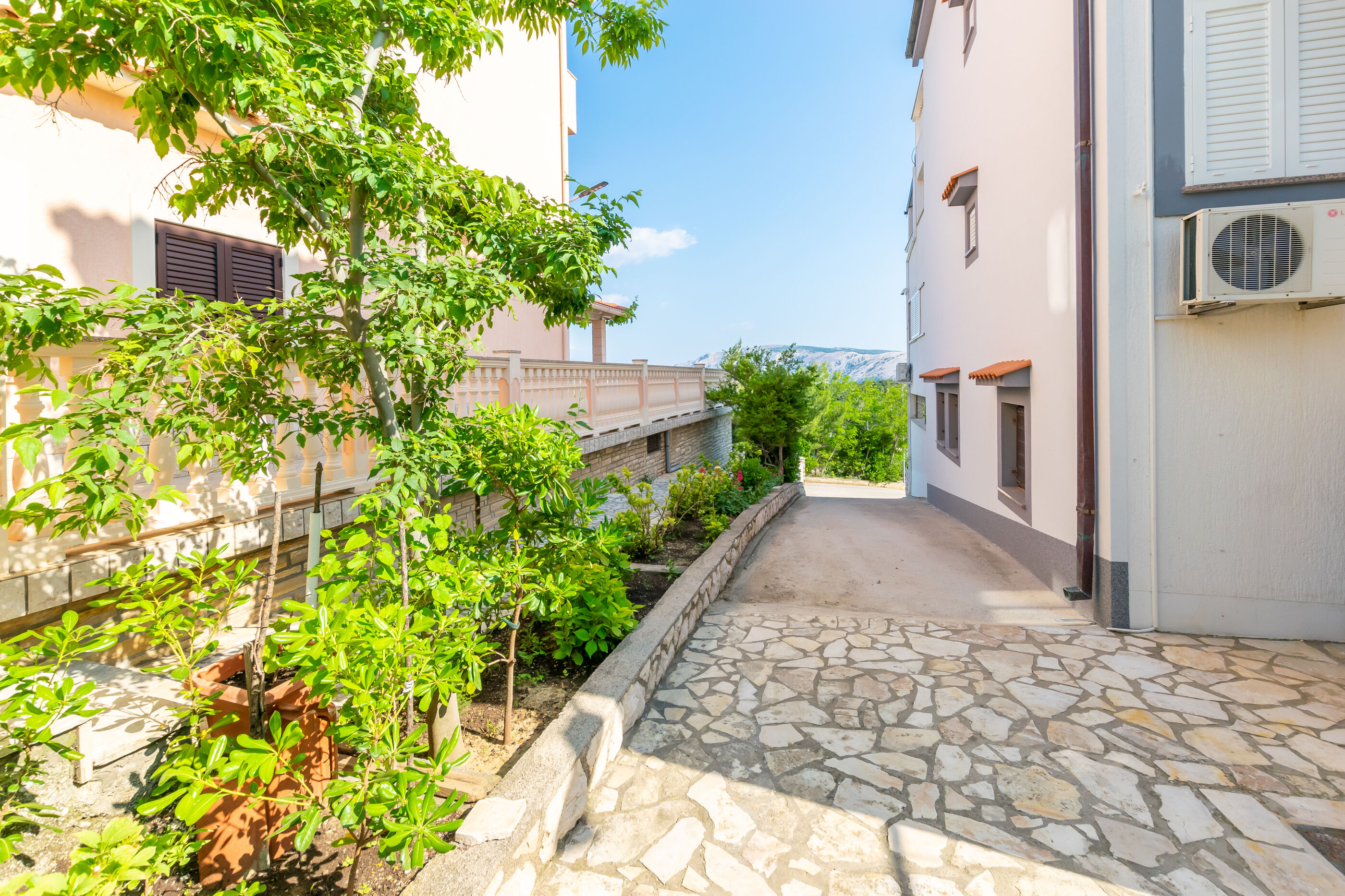 Apartments Ivan M 95751-A2