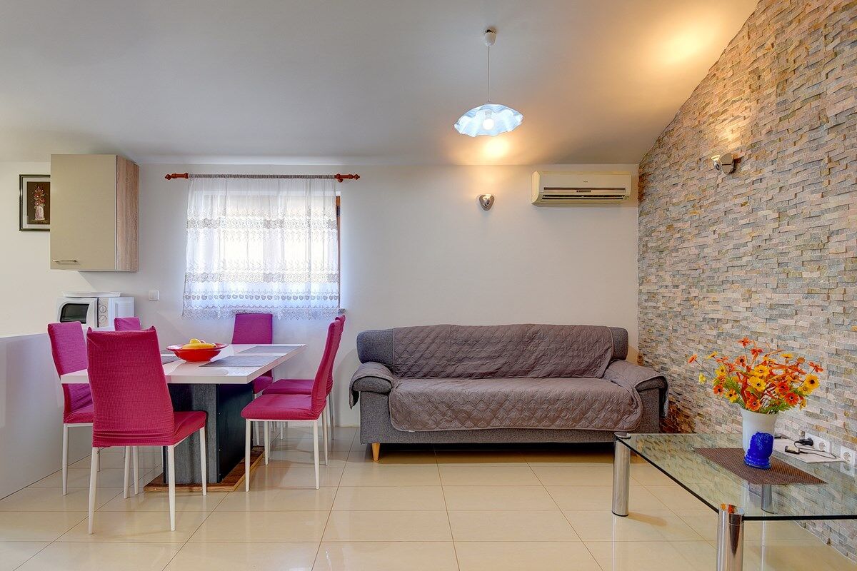 House Jasminka 73806-K1