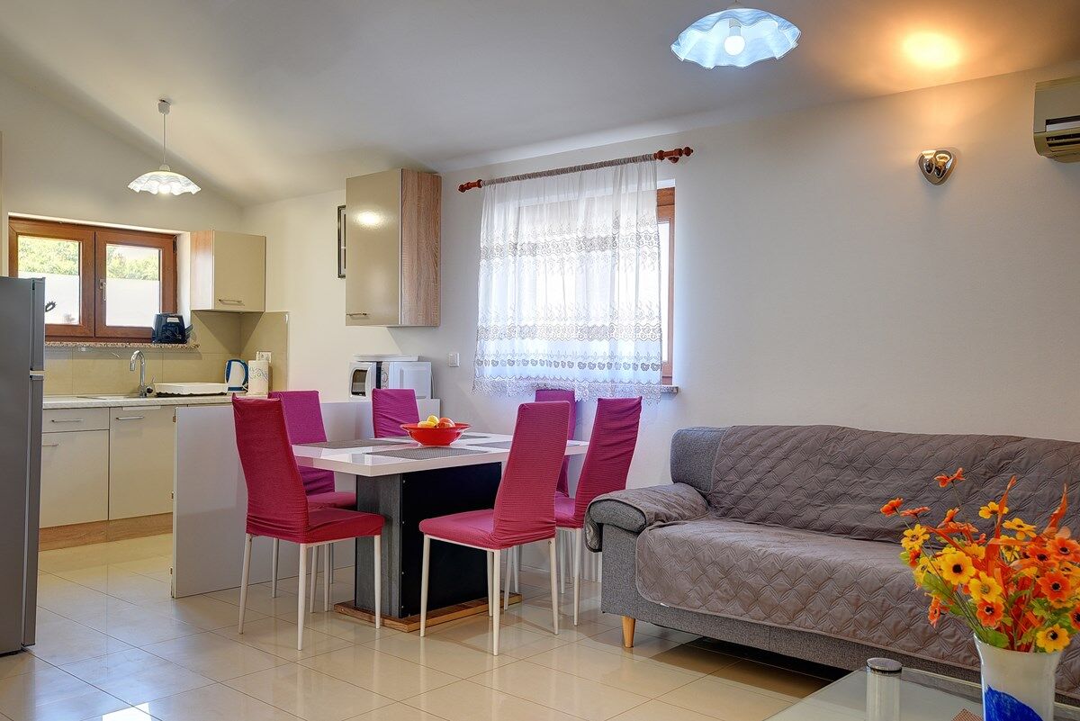 House Jasminka 73806-K1