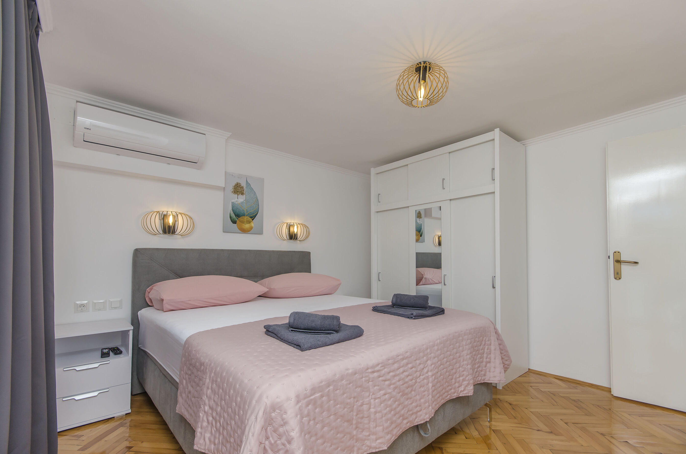 Apartment Paradise 95811-A1