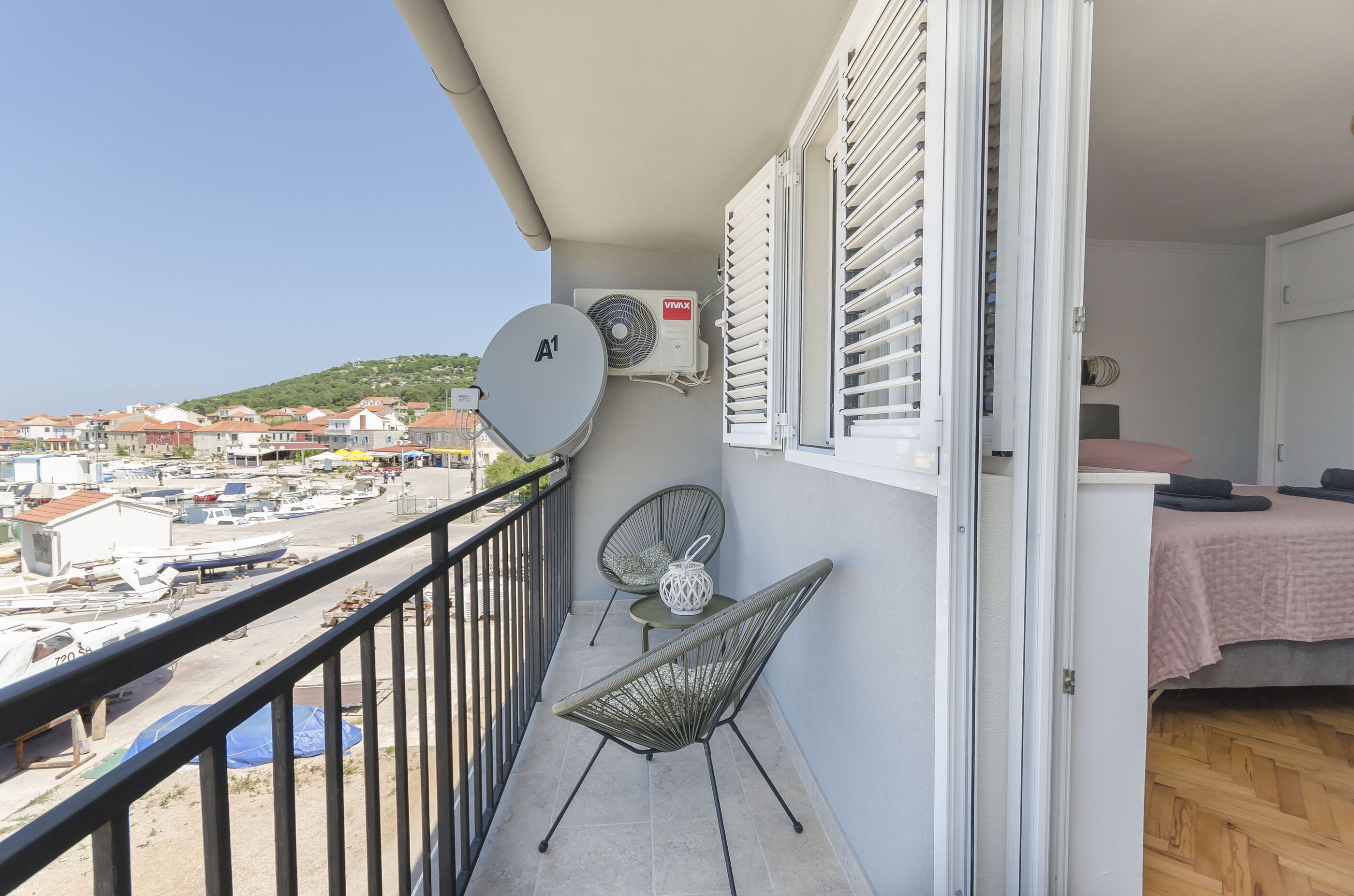 Apartment Paradise 95811-A1