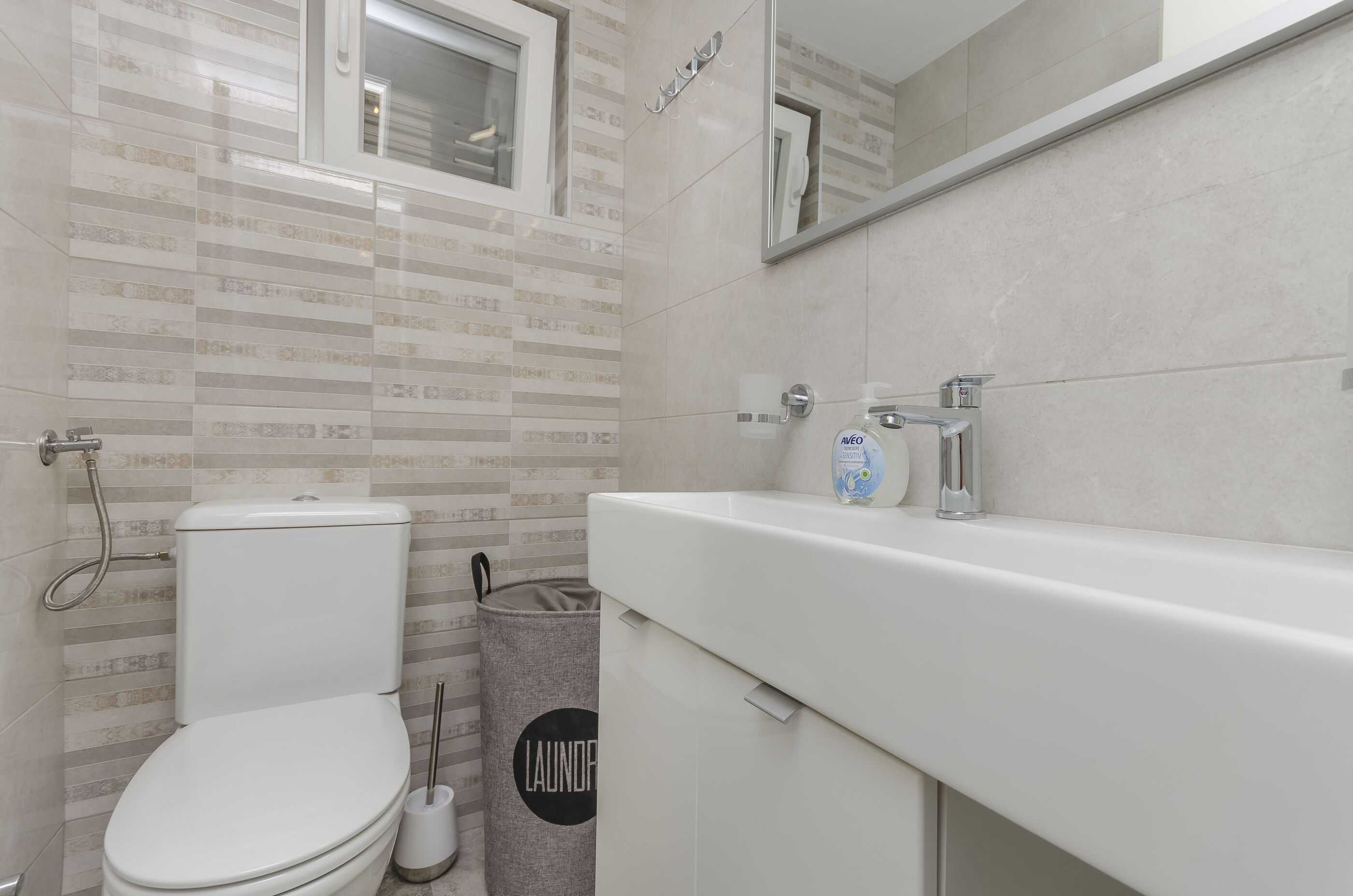 Apartment Paradise 95811-A1