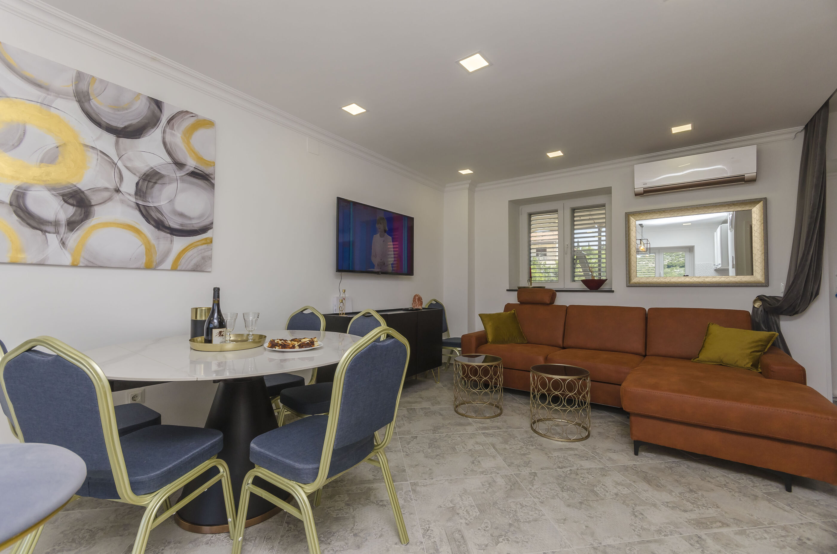 Apartment Paradise 95811-A1