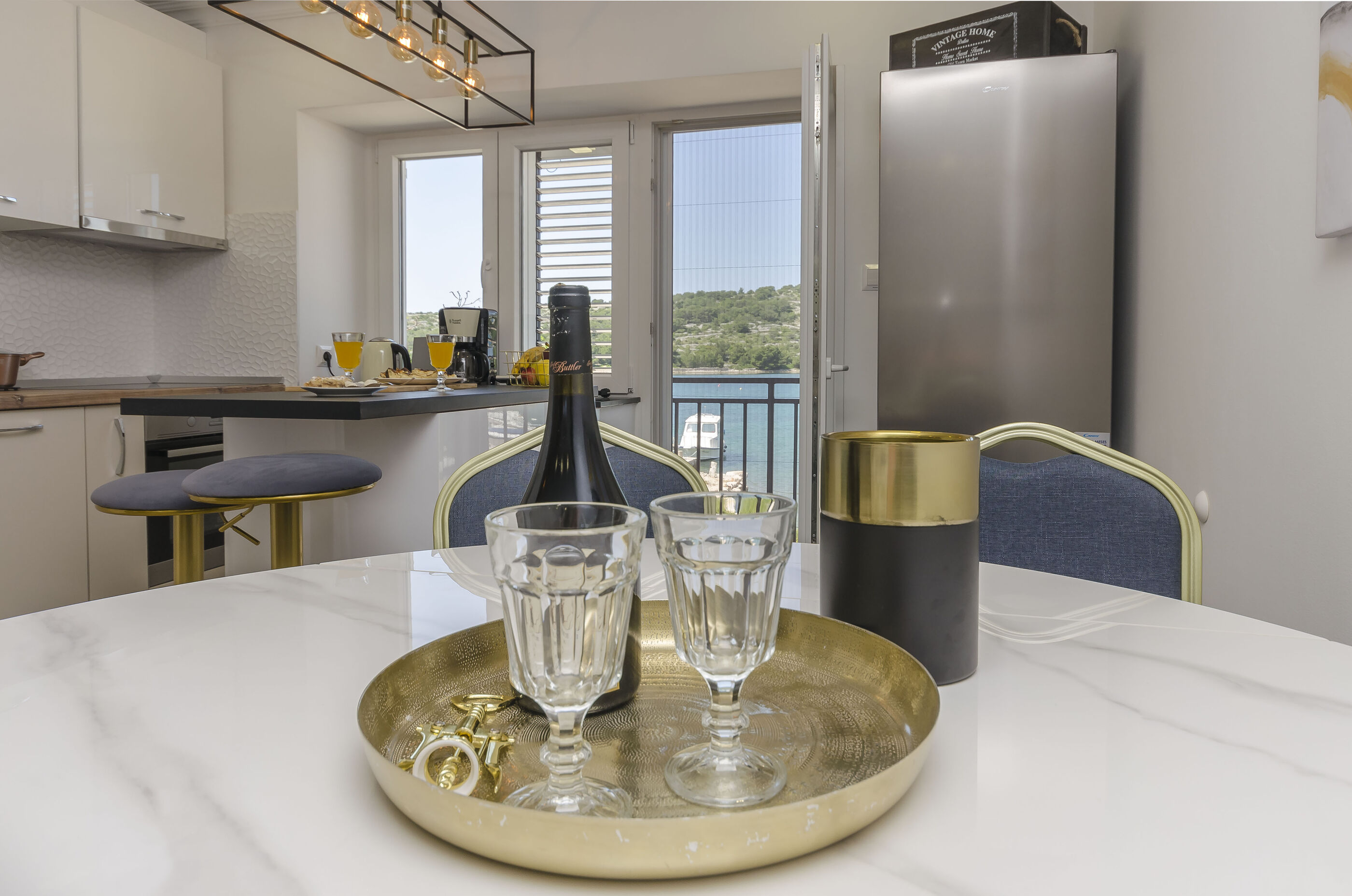 Apartment Paradise 95811-A1