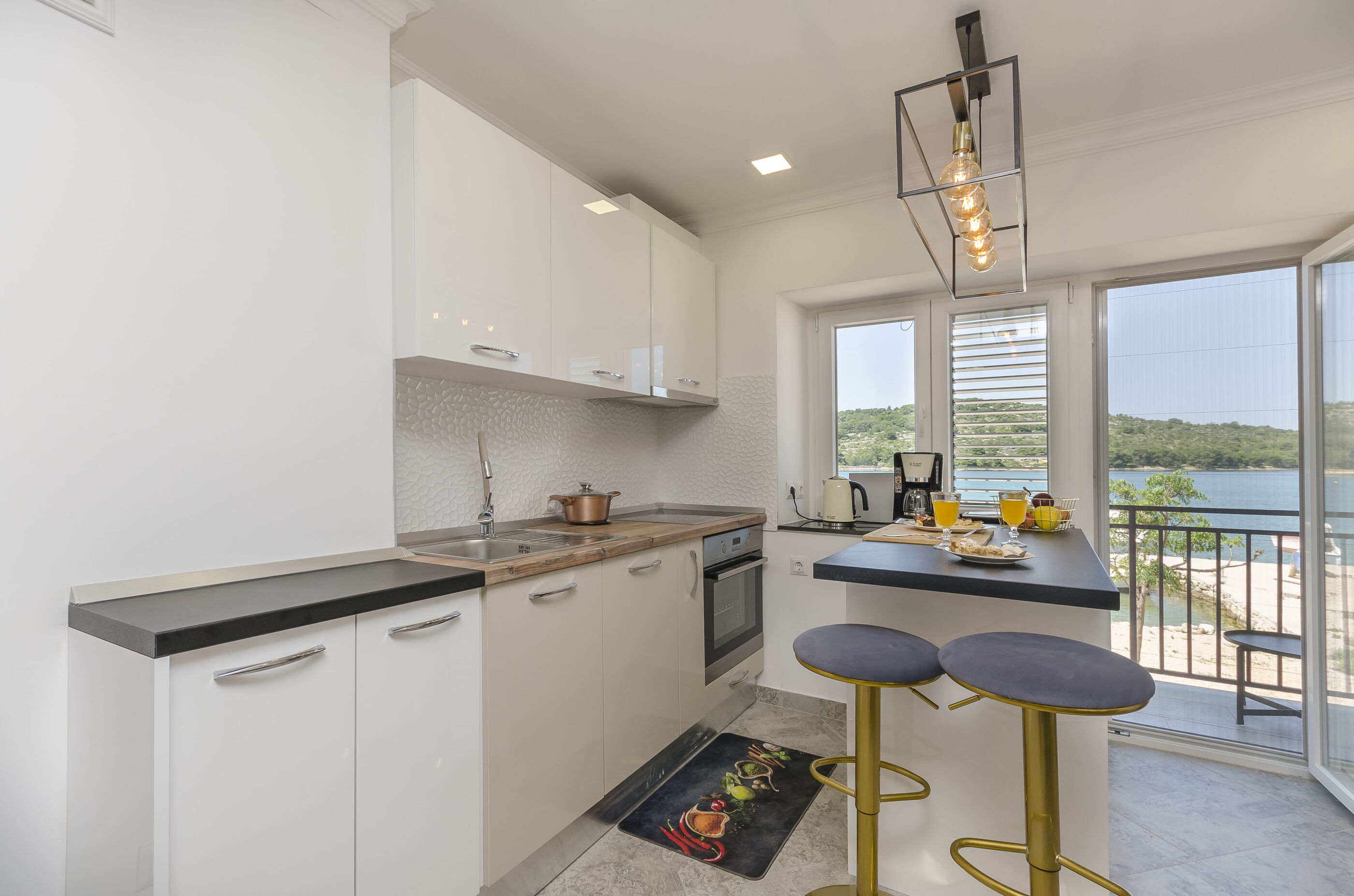 Apartment Paradise 95811-A1