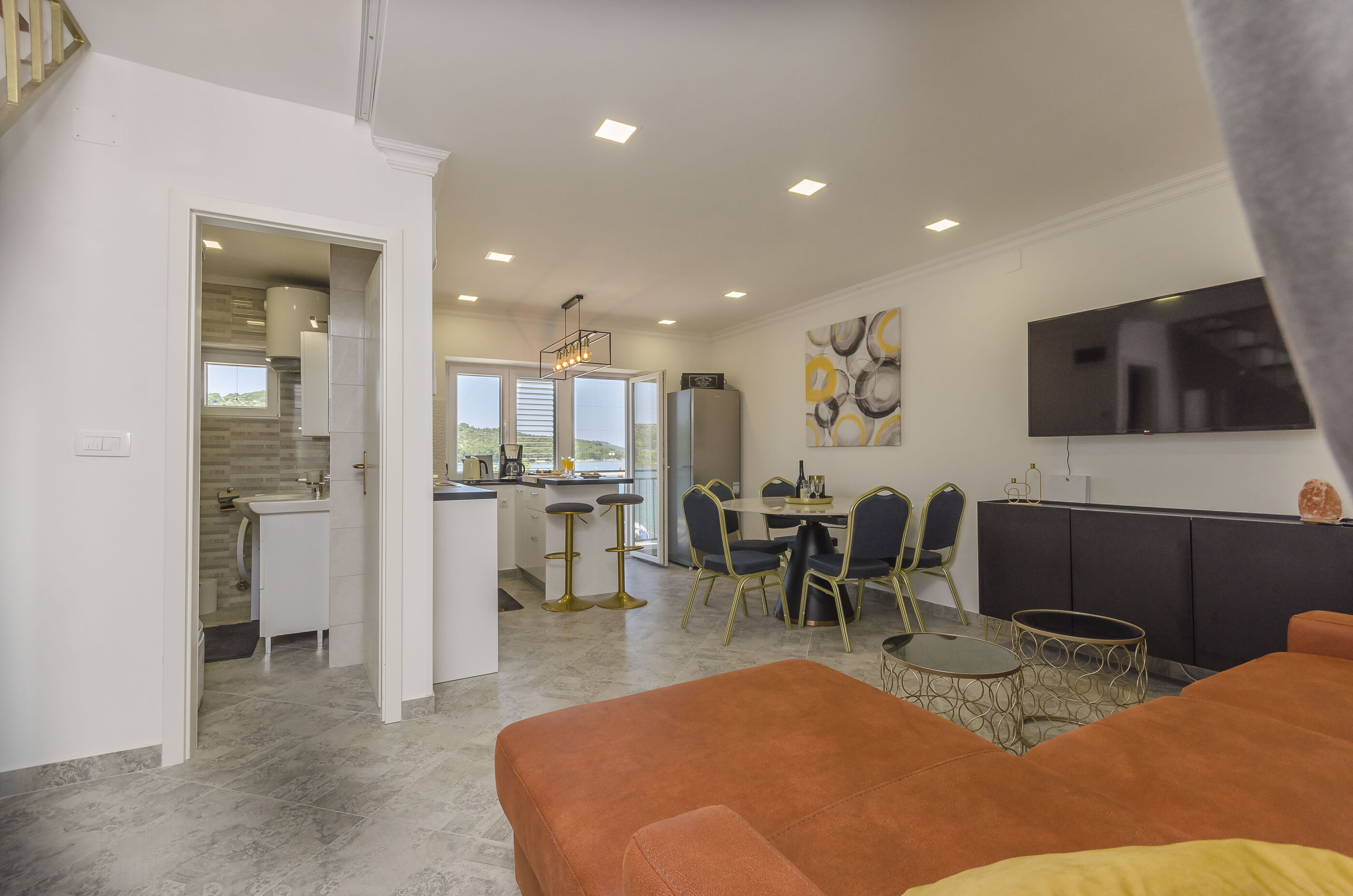 Apartment Paradise 95811-A1