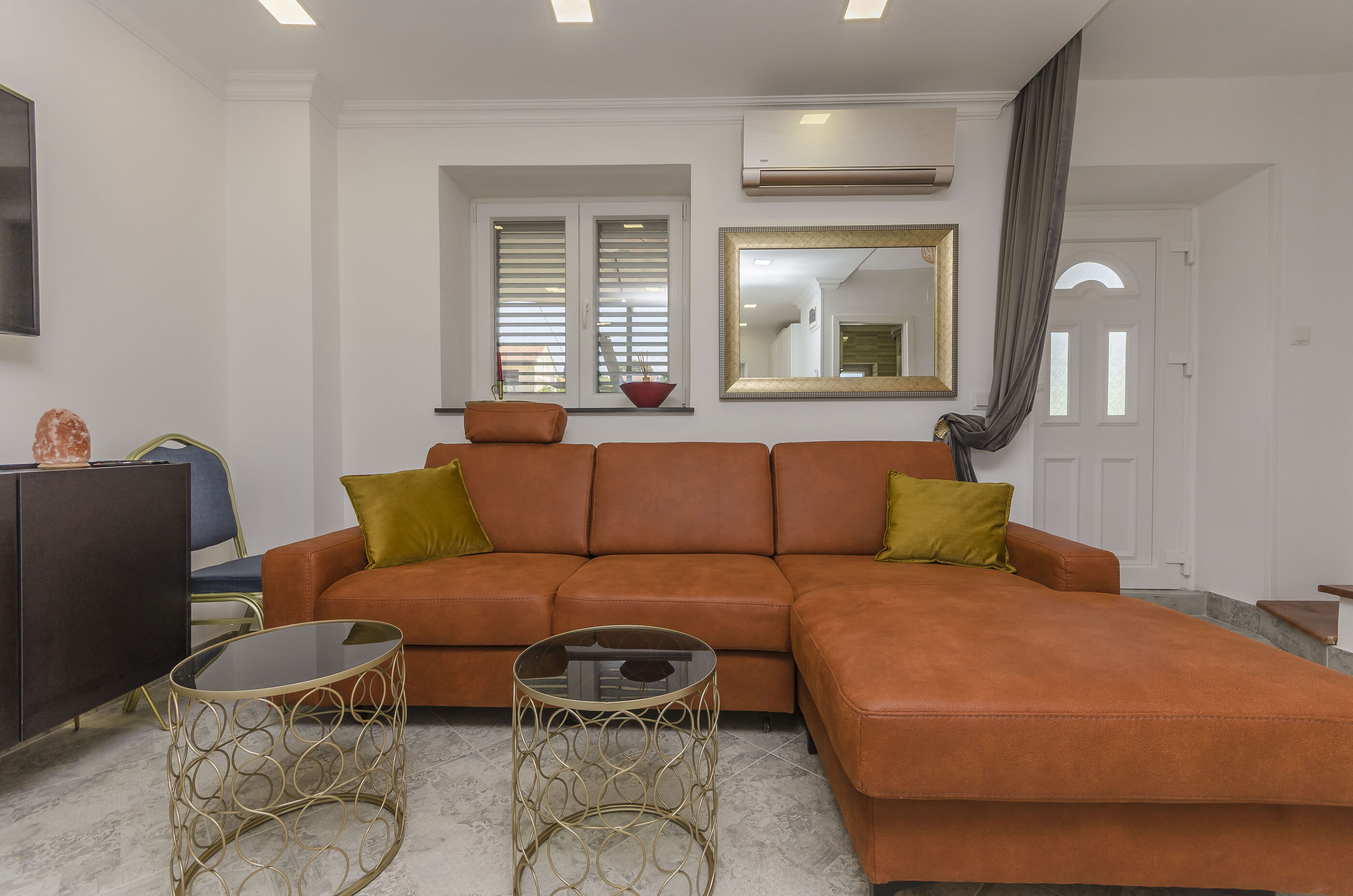Apartment Paradise 95811-A1