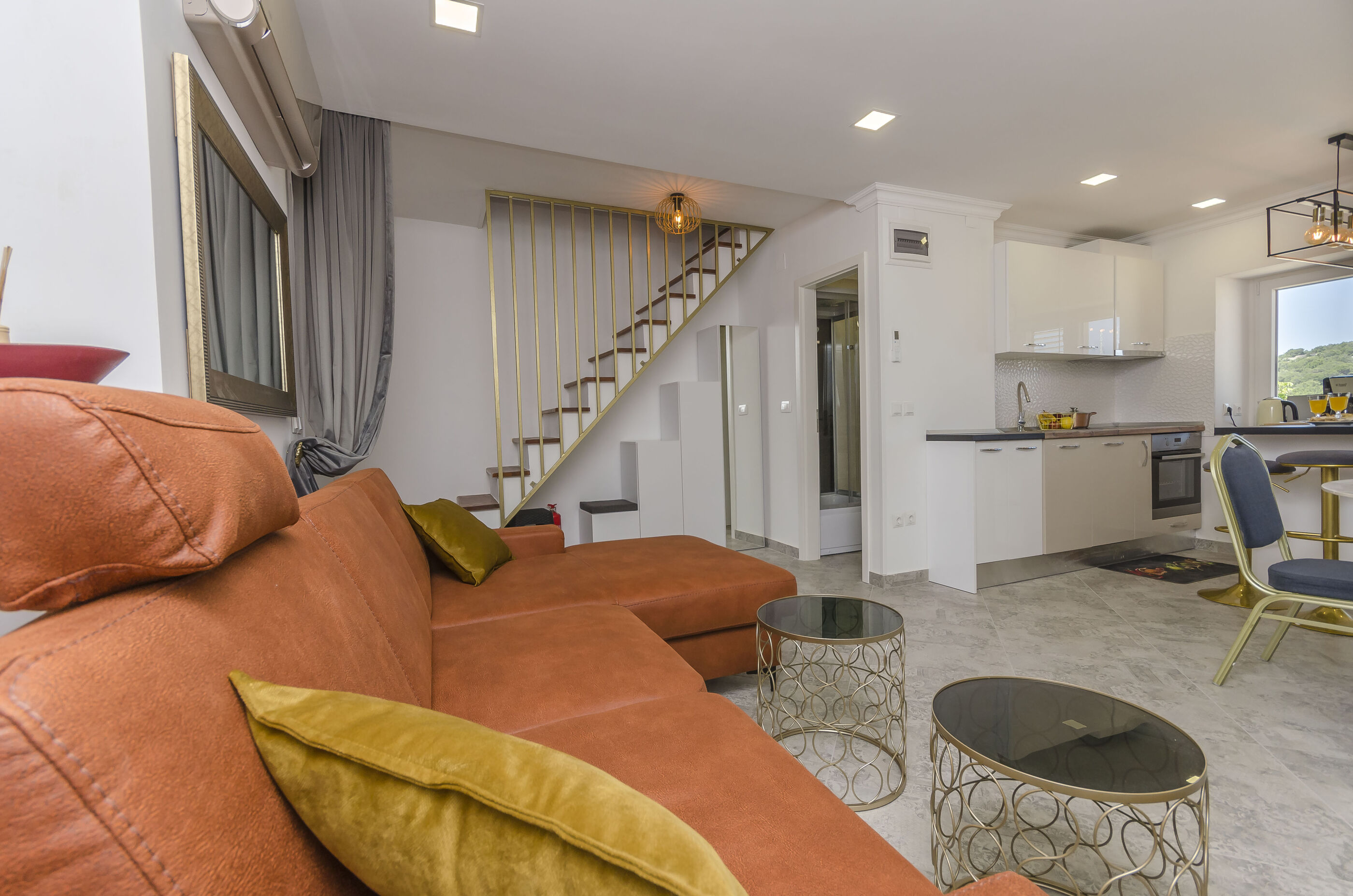 Apartment Paradise 95811-A1