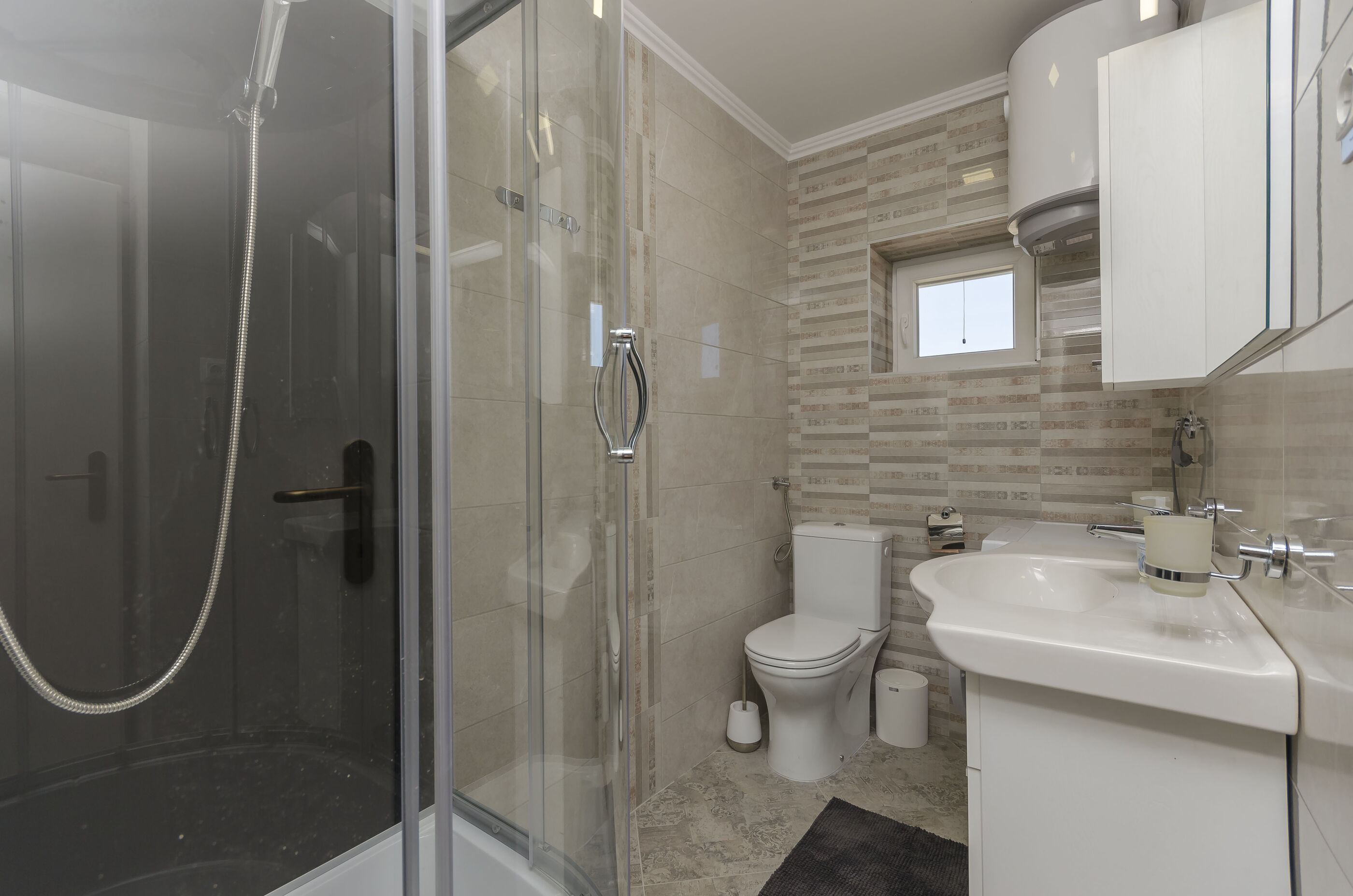 Apartment Paradise 95811-A1