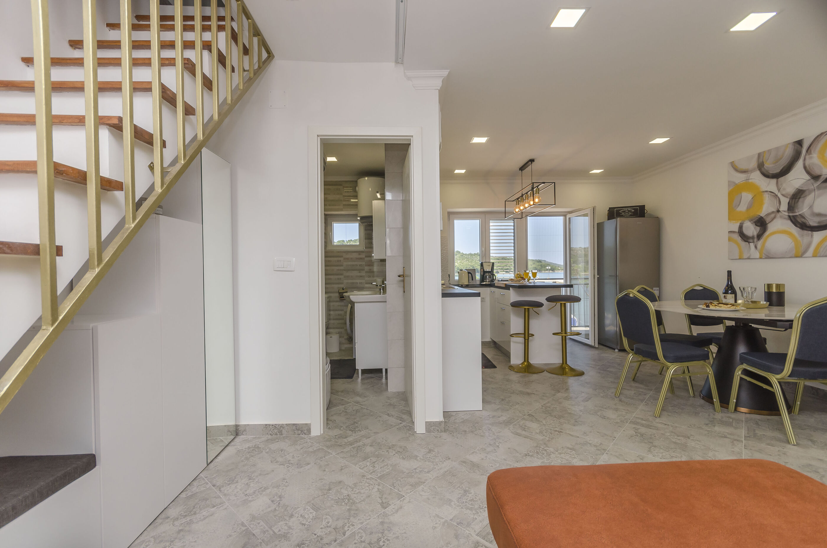 Apartment Paradise 95811-A1