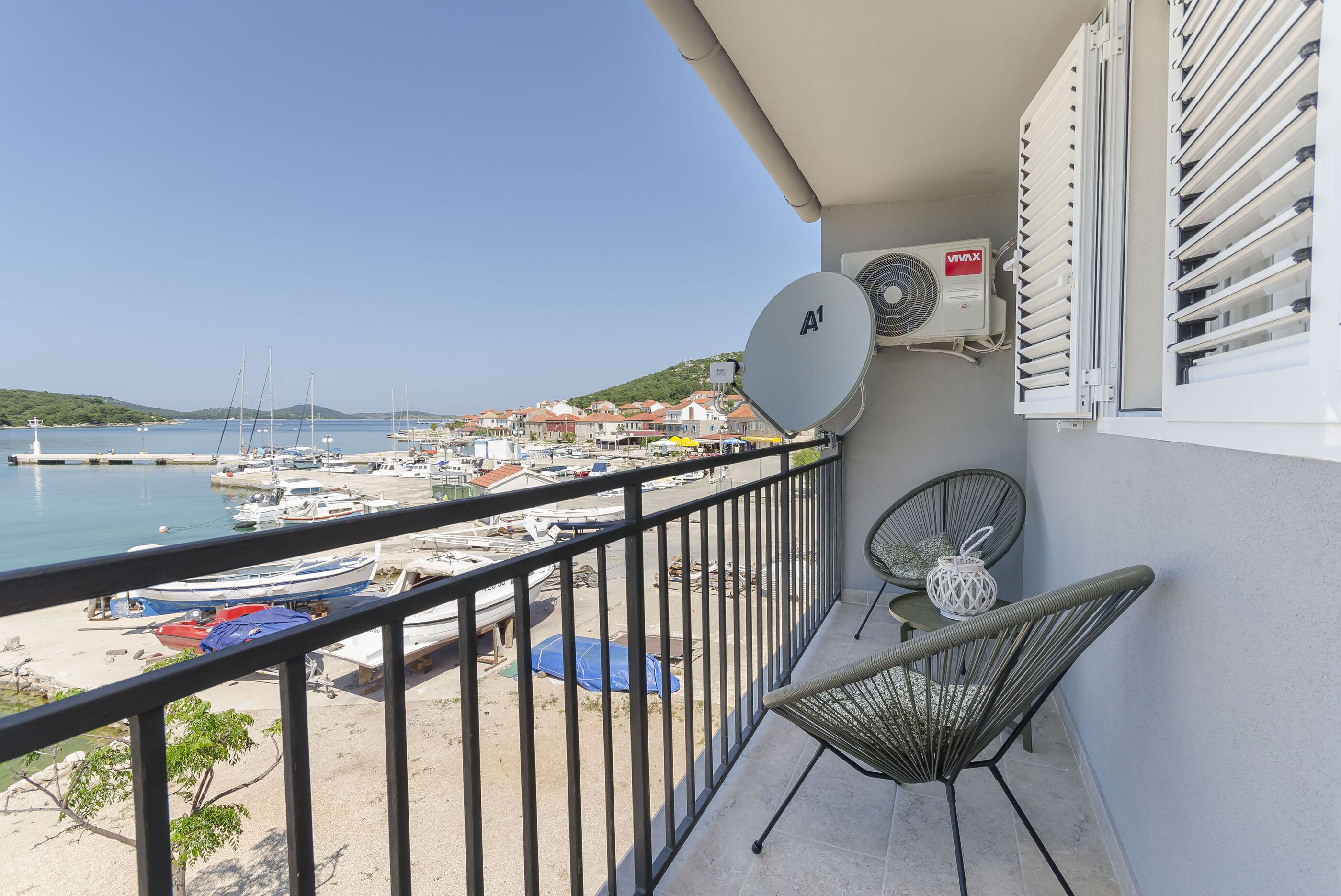 Apartment Paradise 95811-A1