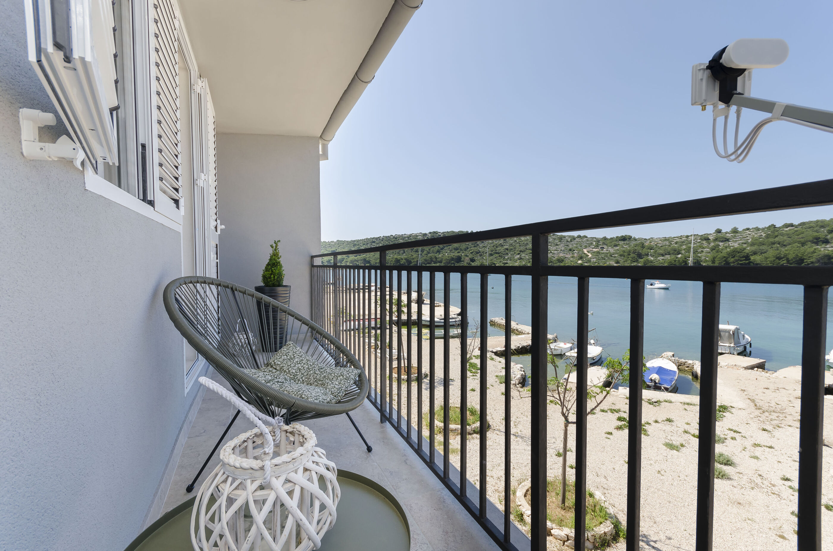 Apartment Paradise 95811-A1